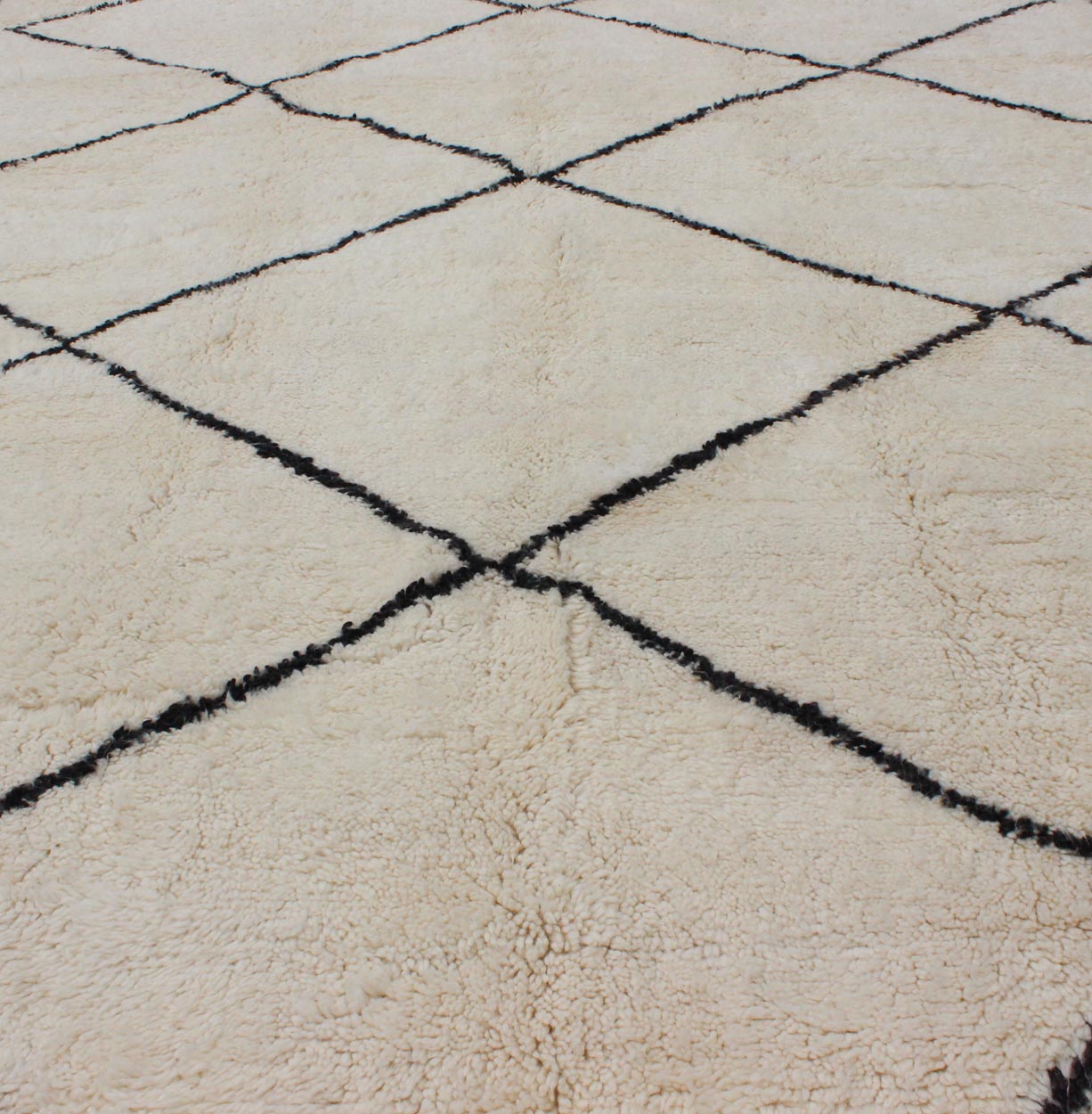 Keivan Woven Arts, Contemporary/Modern Moroccan Rug Vintage with Brown and Ivory Diamond Pattern Contemporary/Modern Moroccan rug vintage with brown and ivory diamond pattern, rug 17 - 0901, country of origin / type: Morocco / Moroccan, circa ... - Keivan Woven Arts17 - 0901 - 8865Rug