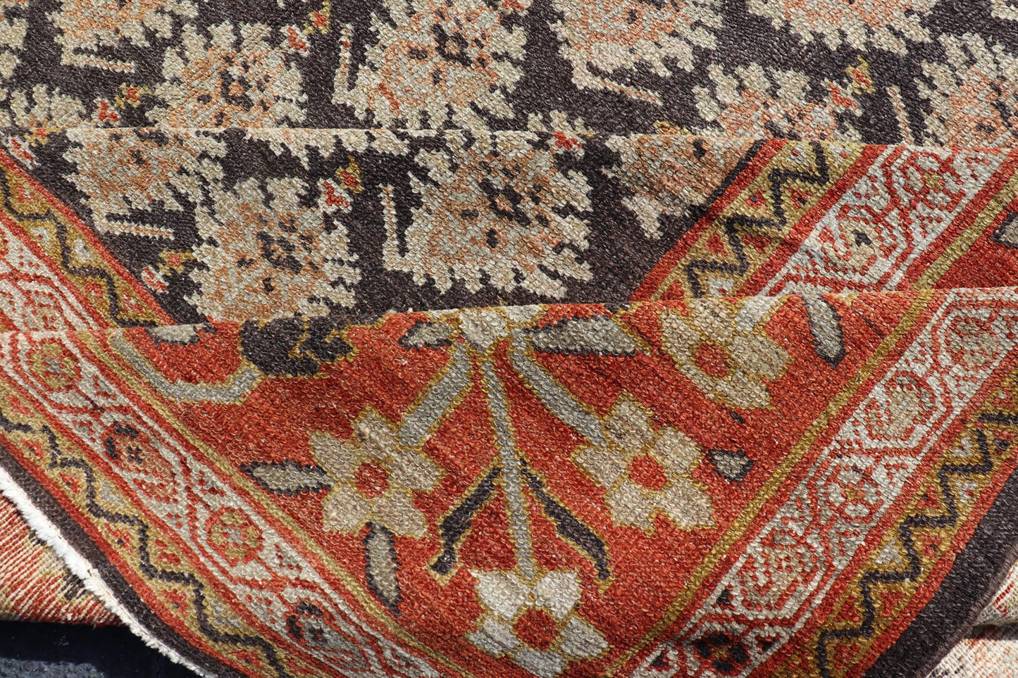 Red and blue Persian Sultanabad Mahal Antique rug with small - scale all - over Design. Keivan Woven Arts / rug 19 - 0501, country of origin / type: Iran / Sultanabad Mahal, circa 1920 Measures: 10'3 x 15'2 - Keivan Woven Arts19 - 0501 - 15477 - G - 2708Rug