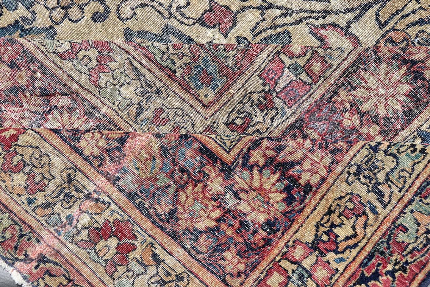 Lavar Kerman Antique rug from Persia with vibrant jewel tones and Floral Medallion Design, rug 19 - 0502, country of origin / type: Iran / Kerman, circa 1900 This antique Persian Lavar Kerman rug, circa 1900 from the early 20th century, features a... - Keivan Woven Arts19 - 0502 - 2736Rug