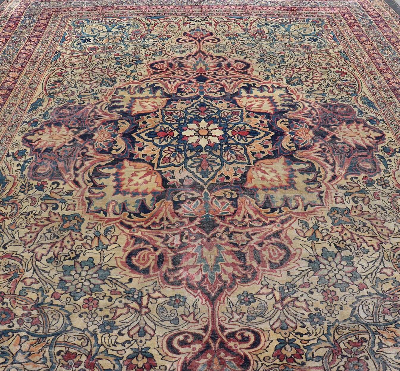 Lavar Kerman Antique rug from Persia with vibrant jewel tones and Floral Medallion Design, rug 19 - 0502, country of origin / type: Iran / Kerman, circa 1900 This antique Persian Lavar Kerman rug, circa 1900 from the early 20th century, features a... - Keivan Woven Arts19 - 0502 - 2736Rug