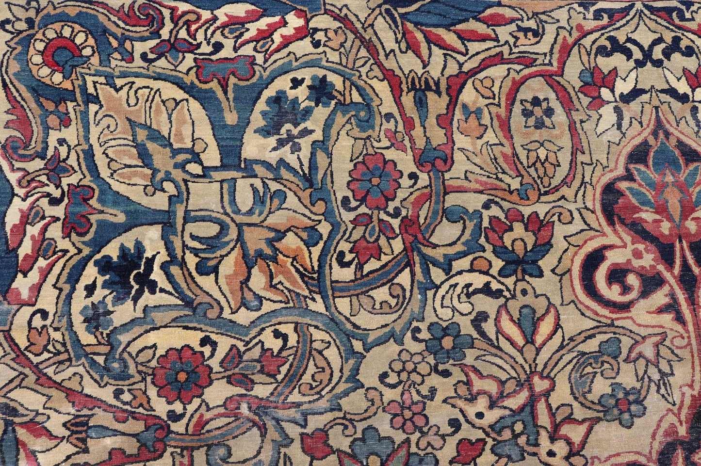 Lavar Kerman Antique rug from Persia with vibrant jewel tones and Floral Medallion Design, rug 19 - 0502, country of origin / type: Iran / Kerman, circa 1900 This antique Persian Lavar Kerman rug, circa 1900 from the early 20th century, features a... - Keivan Woven Arts19 - 0502 - 2736Rug