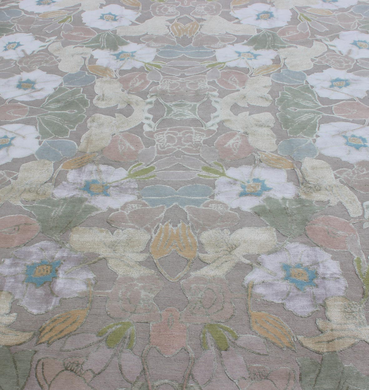 Modern Nepalese Silk and Wool Rug. Nepalese Modern rug withwool and silk in pastel floral flowers in pink, mauve, green, blue, white, peach and creamy yellow colors, Keivan Woven Arts / rug 19 - 0826, country of origin: Nepal, type: Modern ... - Keivan Woven Arts19 - 0826 - 11659Rug