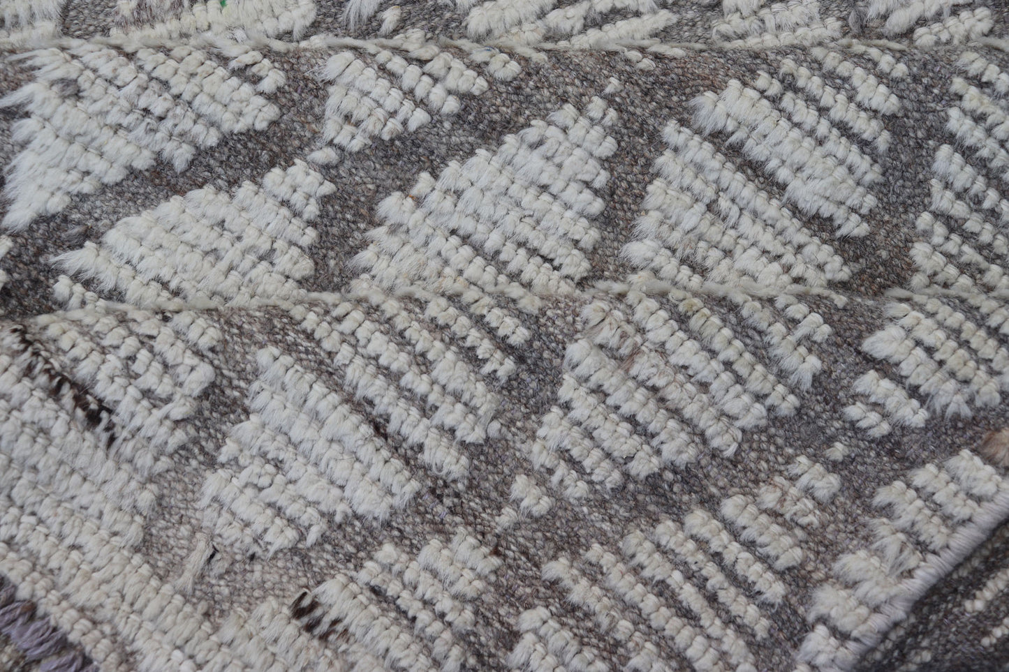 Measures: 3'4 x 13'7
Modern Moroccan Runner by Keivan Woven Arts with Diamond Design. Keivan Woven Arts; rug AFG-39448, country of origin / type: Afghanistan / Modern Casual, circa early-21th century.
This modern casual tribal rug has been hand-...