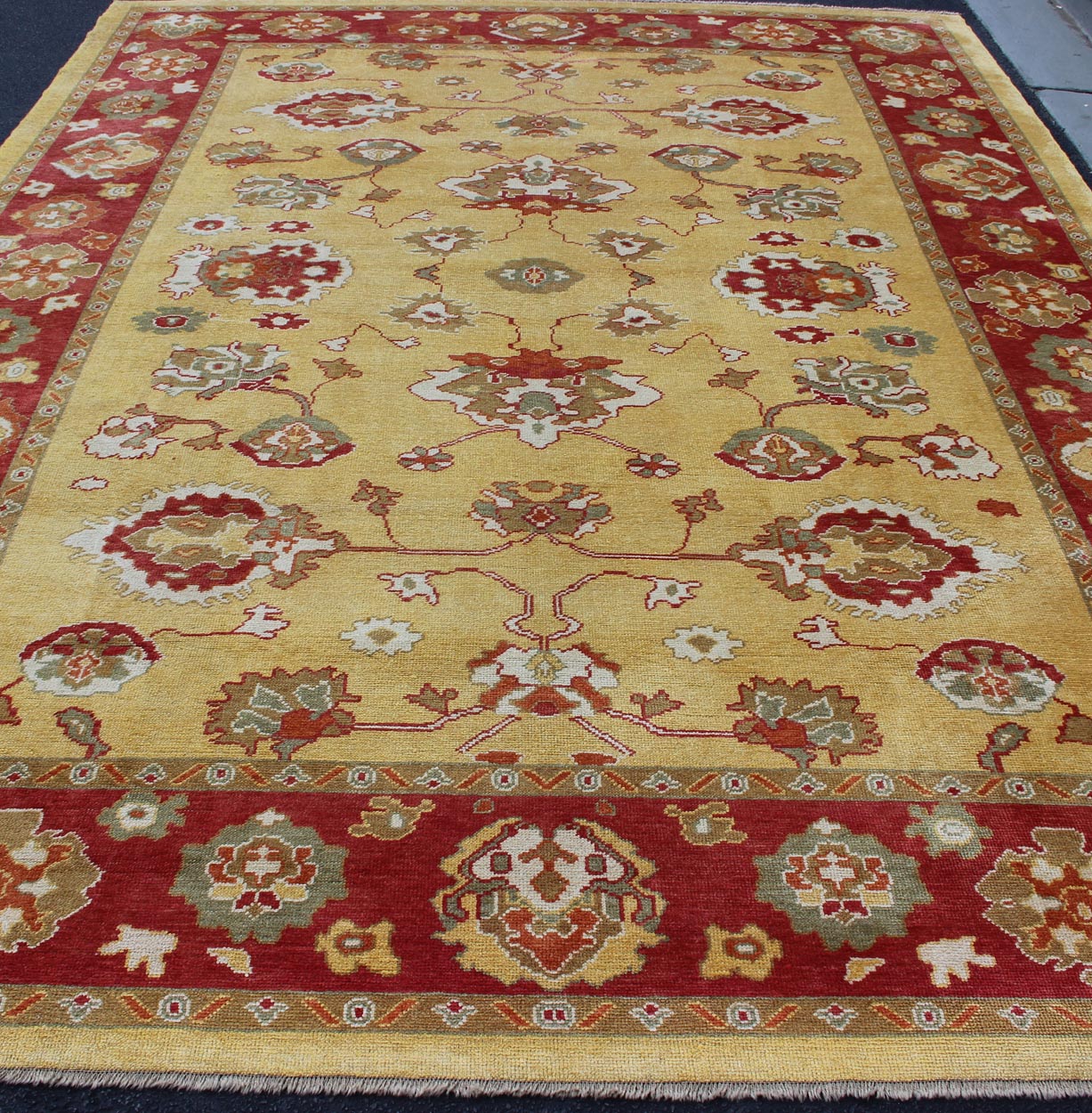 Turkish Oushak Rug with Red and Gold Color Palette and All-Over Flower Design. Turkish Oushak Rug, Keivan Woven Arts / rug EN-340, country of origin / type: Turkey / Oushak.
Measures: 10'10 x 15'.
This traditional Oushak rug from Turkey f...
