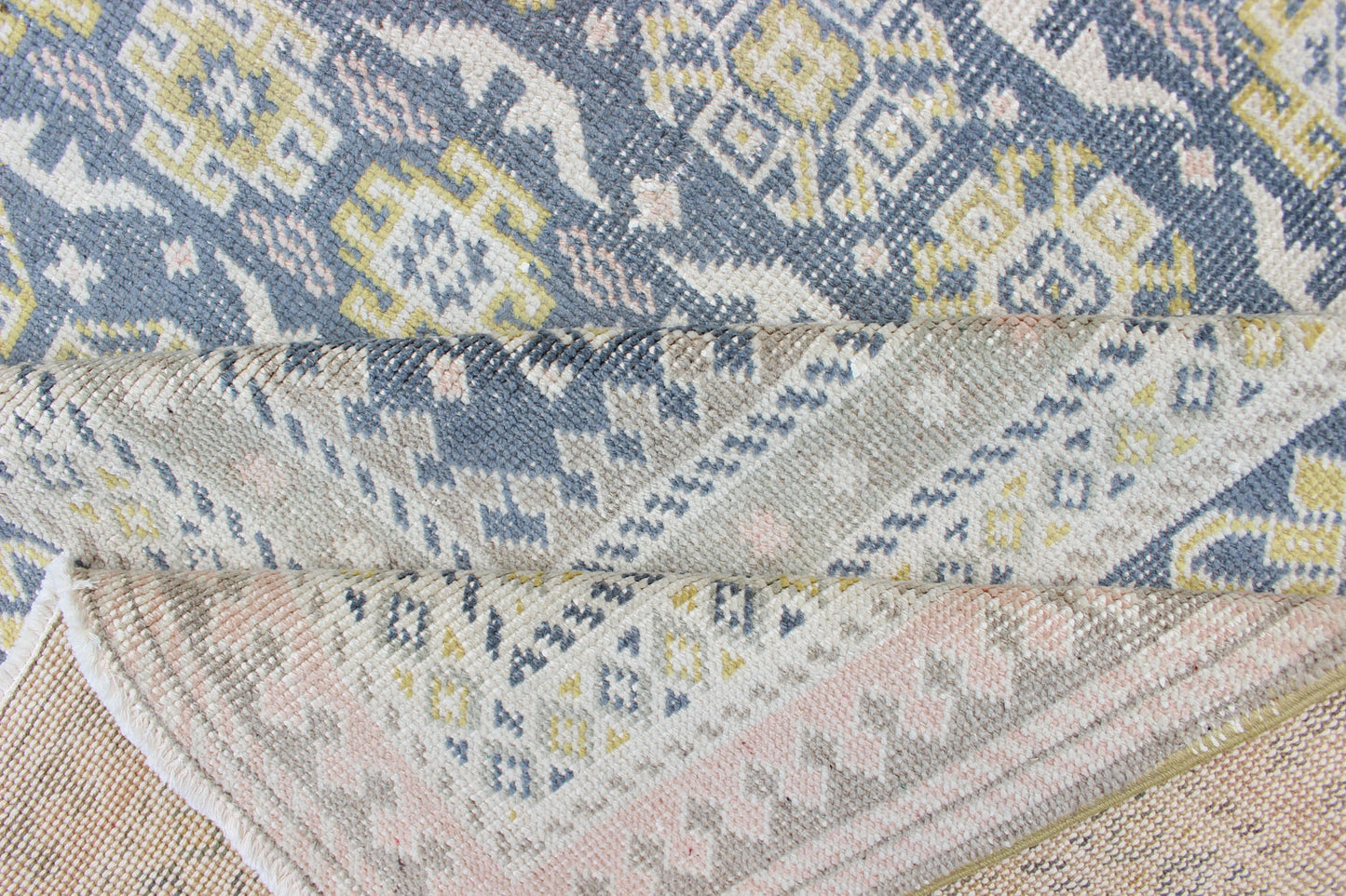 Antique Khotan Rug in Shades of Blue with Gray, L. Pink and Yellow Accents
Antique Khotan rug in shades of blue, Taupe, gray, pink, and yellow, rug SUS-2009-75, country of origin / type: Turkestan / Khotan, 1930
This attractive Khotan rug...