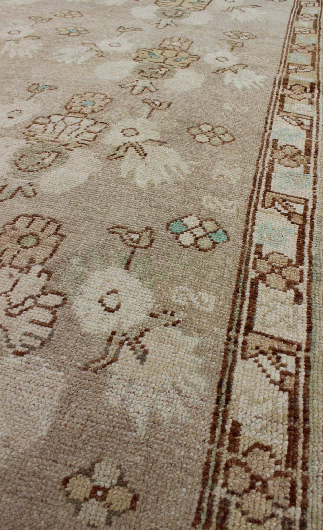 Taupe, Tan and Brown Medallion Vintage Turkish Oushak with Hints of Pale Green kwarugs
Taupe and tan eight medallion vintage Turkish Oushak rug with hints of light teal and green, rug tu-mtu-95097, country of origin / type: Turkey / Oushak, circ...