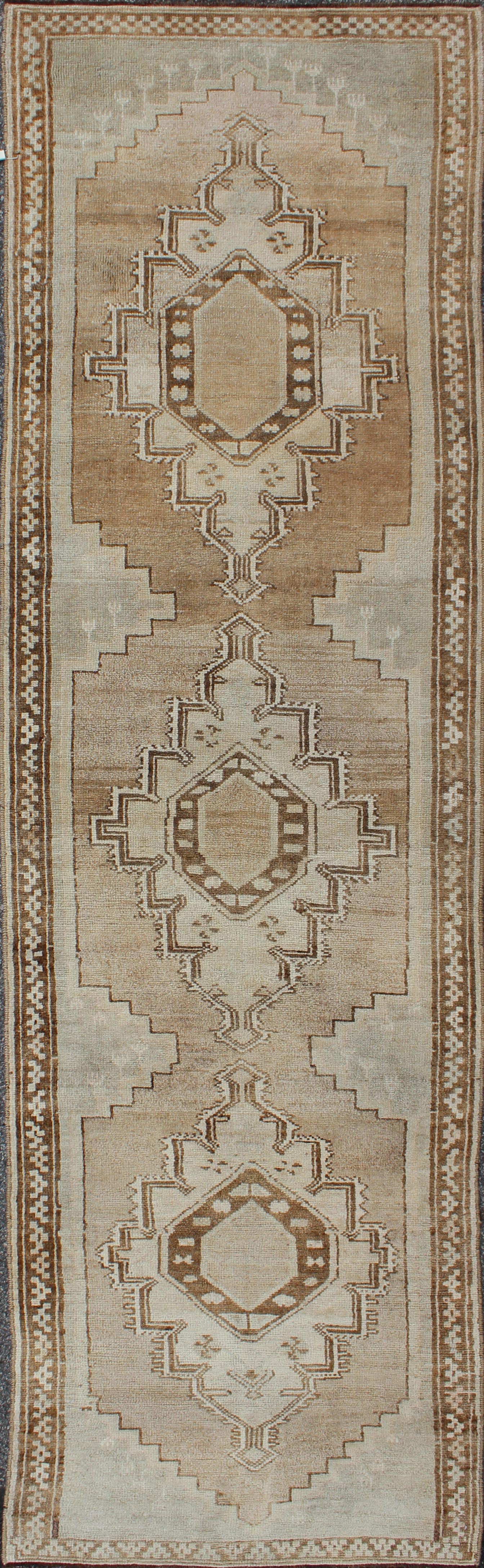 Taupe, Ivory, Brown Vintage Turkish Oushak Rug with Three Vertical Medallions, Gray, Ivory, rug mtu-3493, country of origin / type: Turkey / Oushak, circa mid-20th century.
This vintage Turkish Oushak gallery rug (circa mid-20th century) feature...