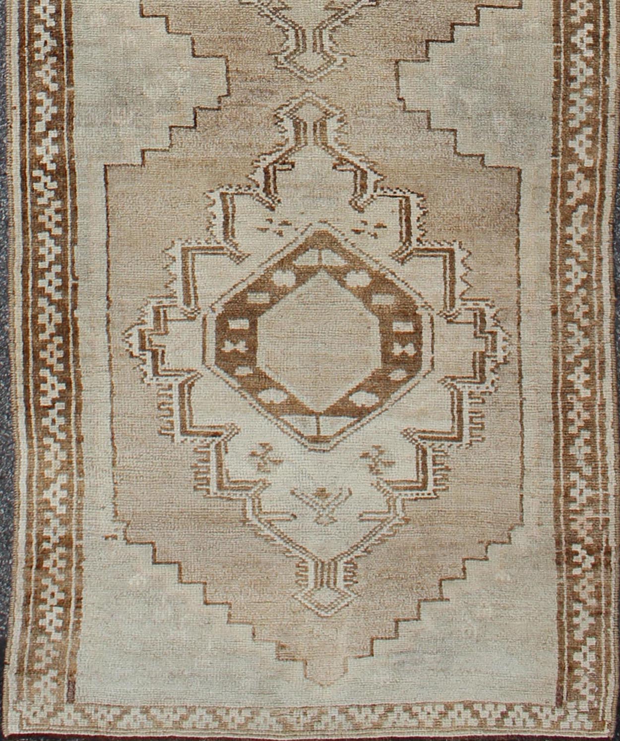 Taupe, Ivory, Brown Vintage Turkish Oushak Rug with Three Vertical Medallions, Gray, Ivory, rug mtu-3493, country of origin / type: Turkey / Oushak, circa mid-20th century.
This vintage Turkish Oushak gallery rug (circa mid-20th century) feature...