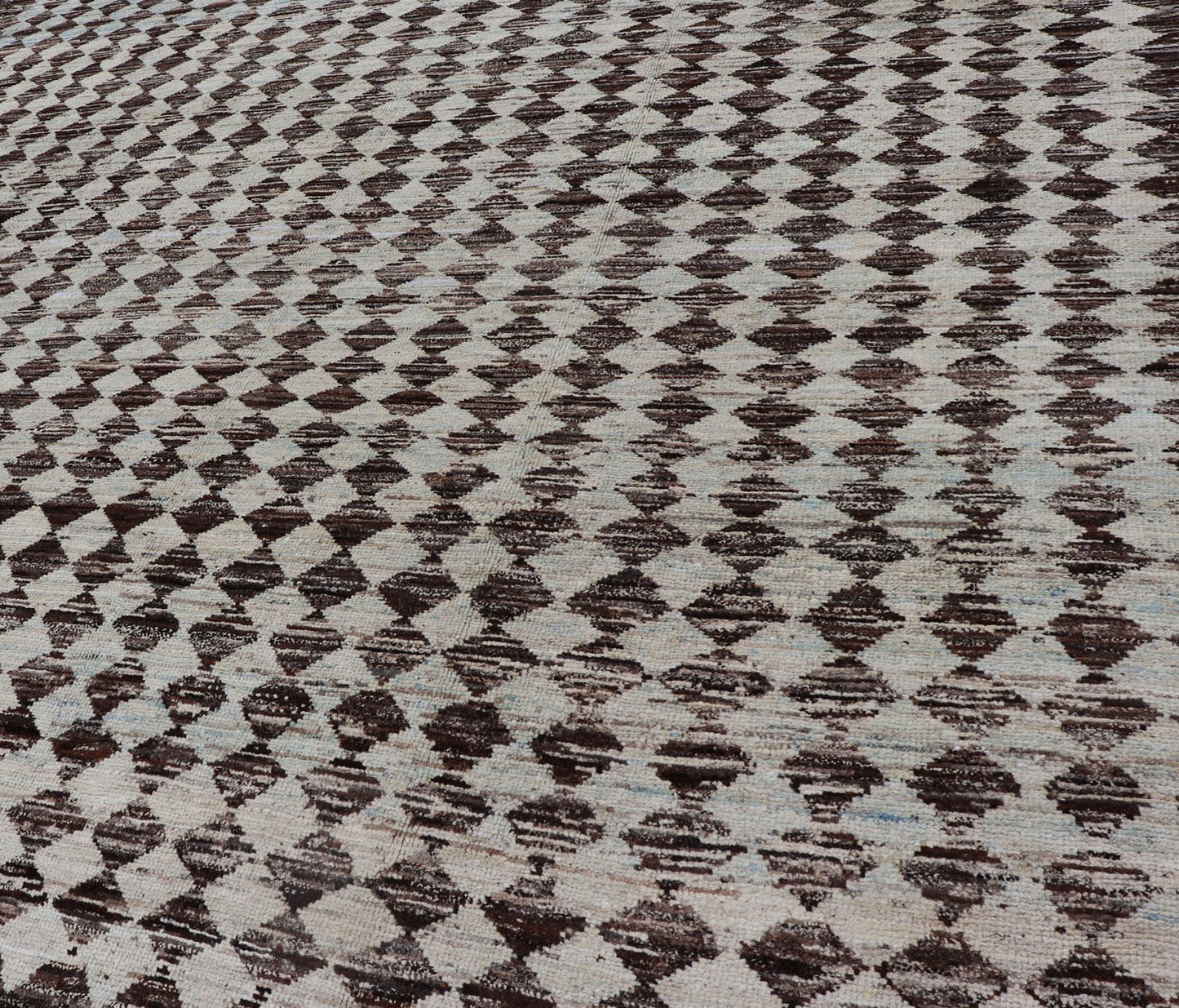 Tribal Moroccan with Intricate Diamond Pattern in White and Brown Tones White andbrown rug with modern casual design and natural wool, Keivan Woven Arts / rug AFG - 33316, country of origin / type: Afghanistan / Modern, This new creation of... - Keivan Woven ArtsAFG - 29932 - 15895Rug