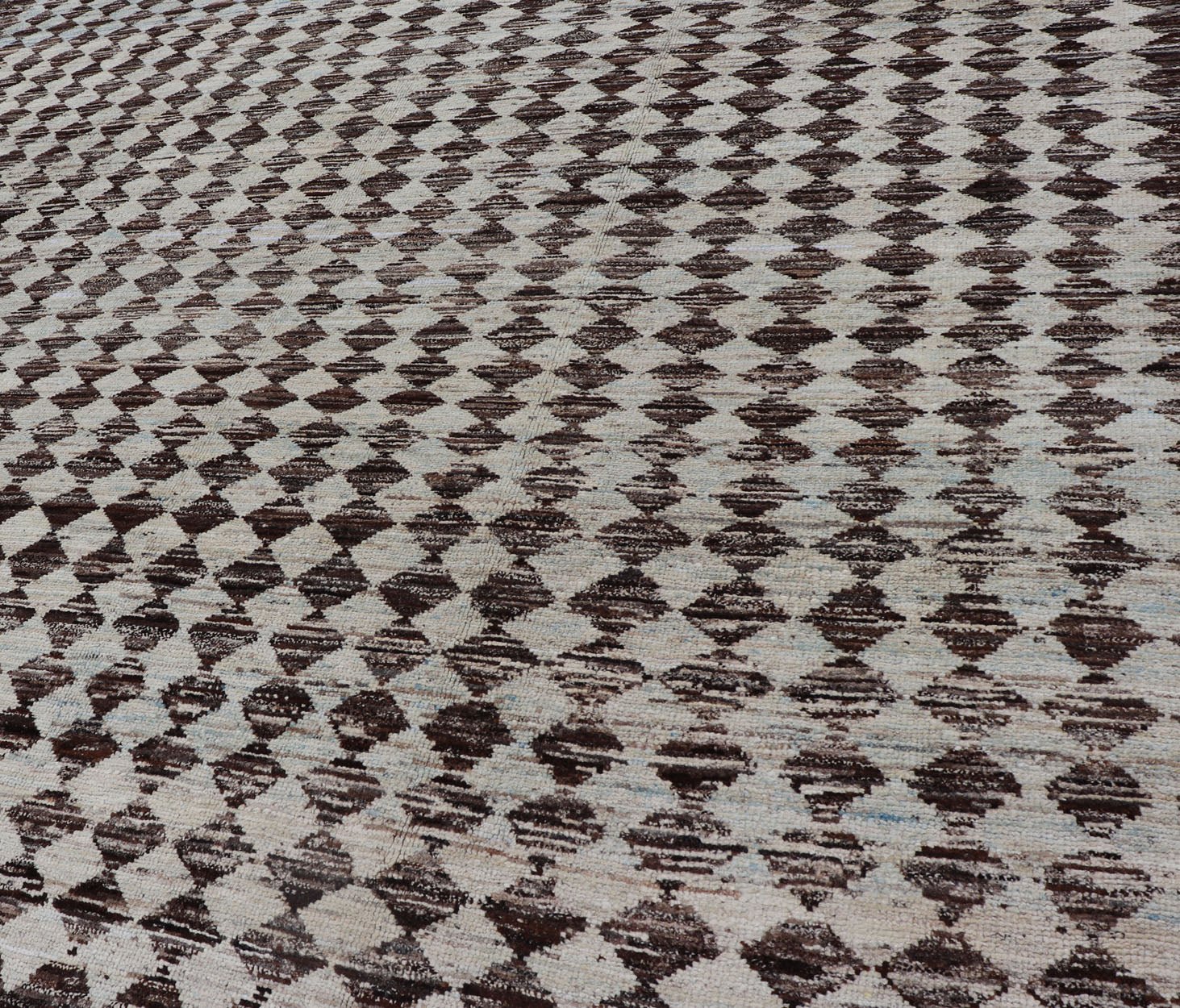 Tribal Moroccan with Intricate Diamond Pattern in White and Brown Tones White andbrown rug with modern casual design and natural wool, Keivan Woven Arts / rug AFG - 33316, country of origin / type: Afghanistan / Modern, This new creation of... - Keivan Woven ArtsAFG - 29932 - 15895Rug