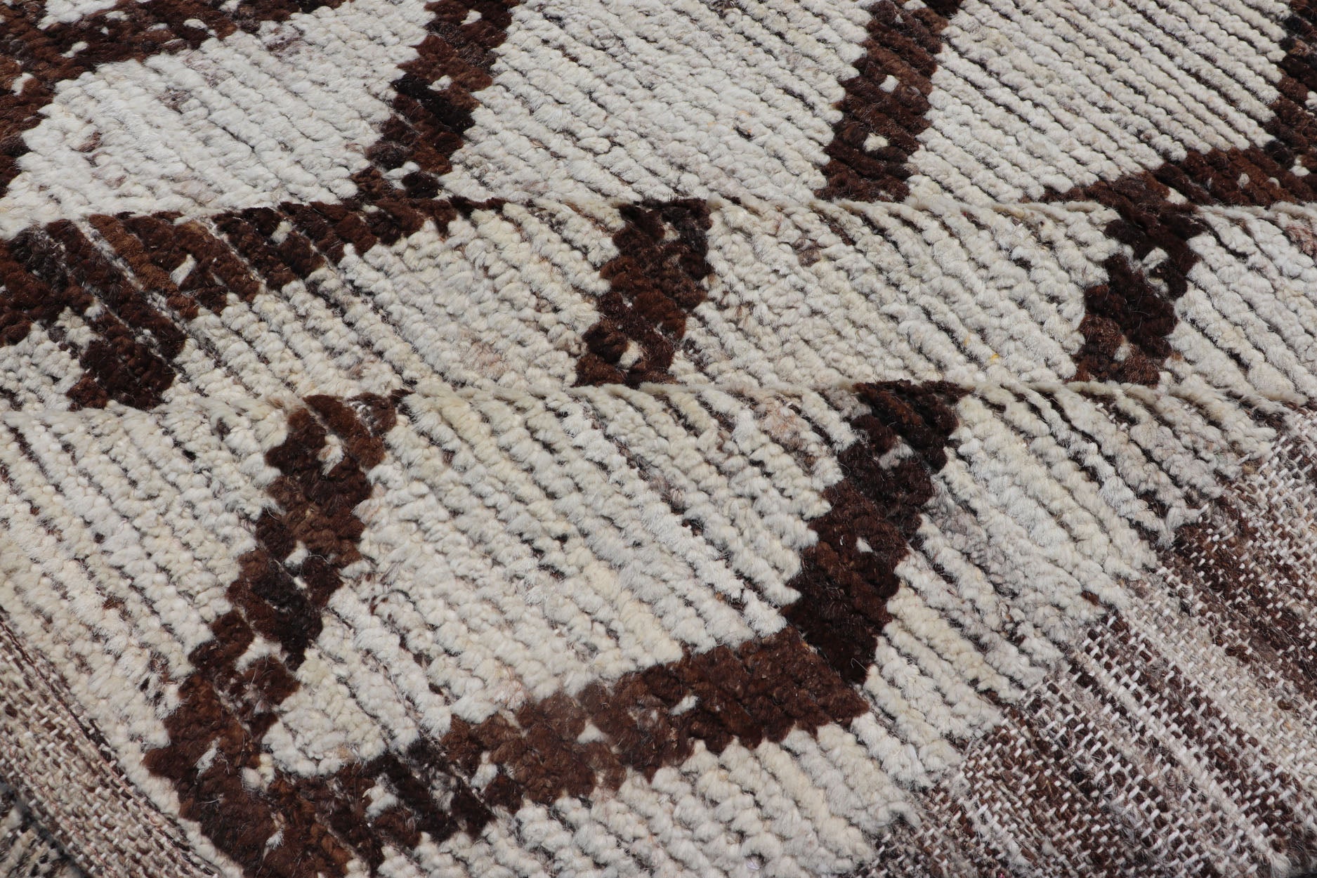 Tribal Moroccan with Intricate Diamond Pattern in White and Earth Tones Cream andbrown rug with modern casual design and natural wool, Keivan Woven Arts rug AFG - 33316, country of origin / type: Afghanistan / Modern, This classic Moroccan ... - Keivan Woven ArtsAFG - 31873 - 15701Rug