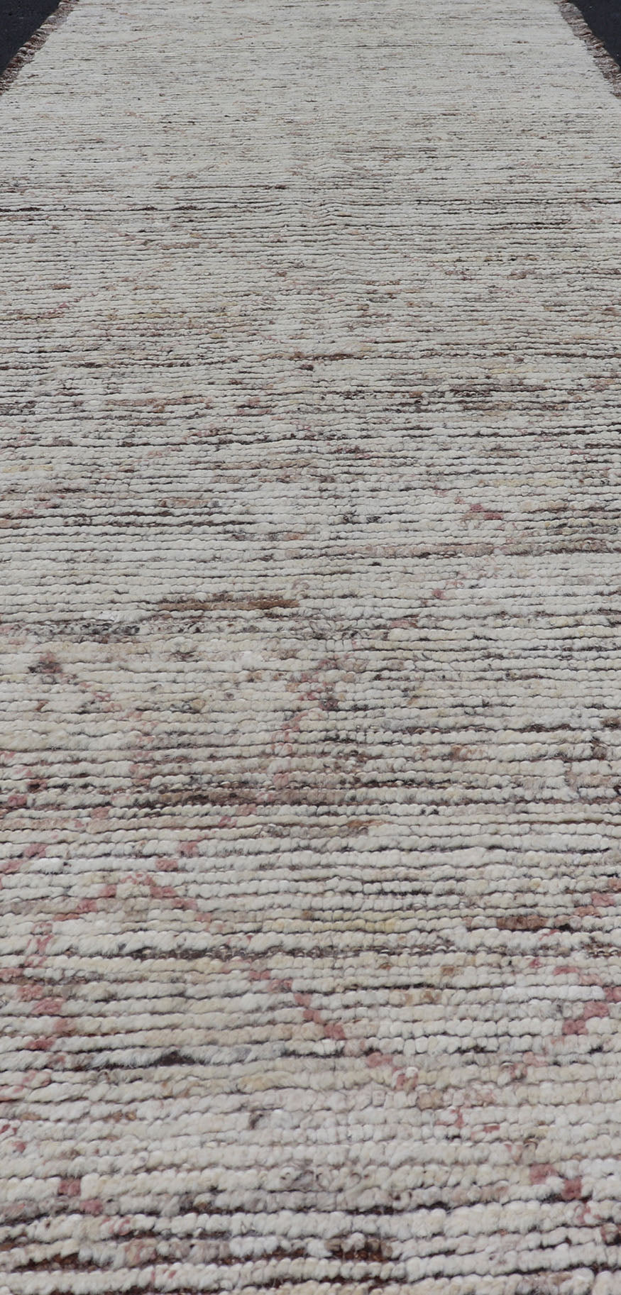 Modern Casual Piled Runner in White & Brown Colors and Minimalist Design. Modern piled runner with ivory/creamy color and variation faint blush accents, rug AFG - 36111, country of origin / type: Afghanistan / Piled, condition: new This Minimal... - Keivan Woven ArtsAFG - 36111 - 5779 - 16772Rug