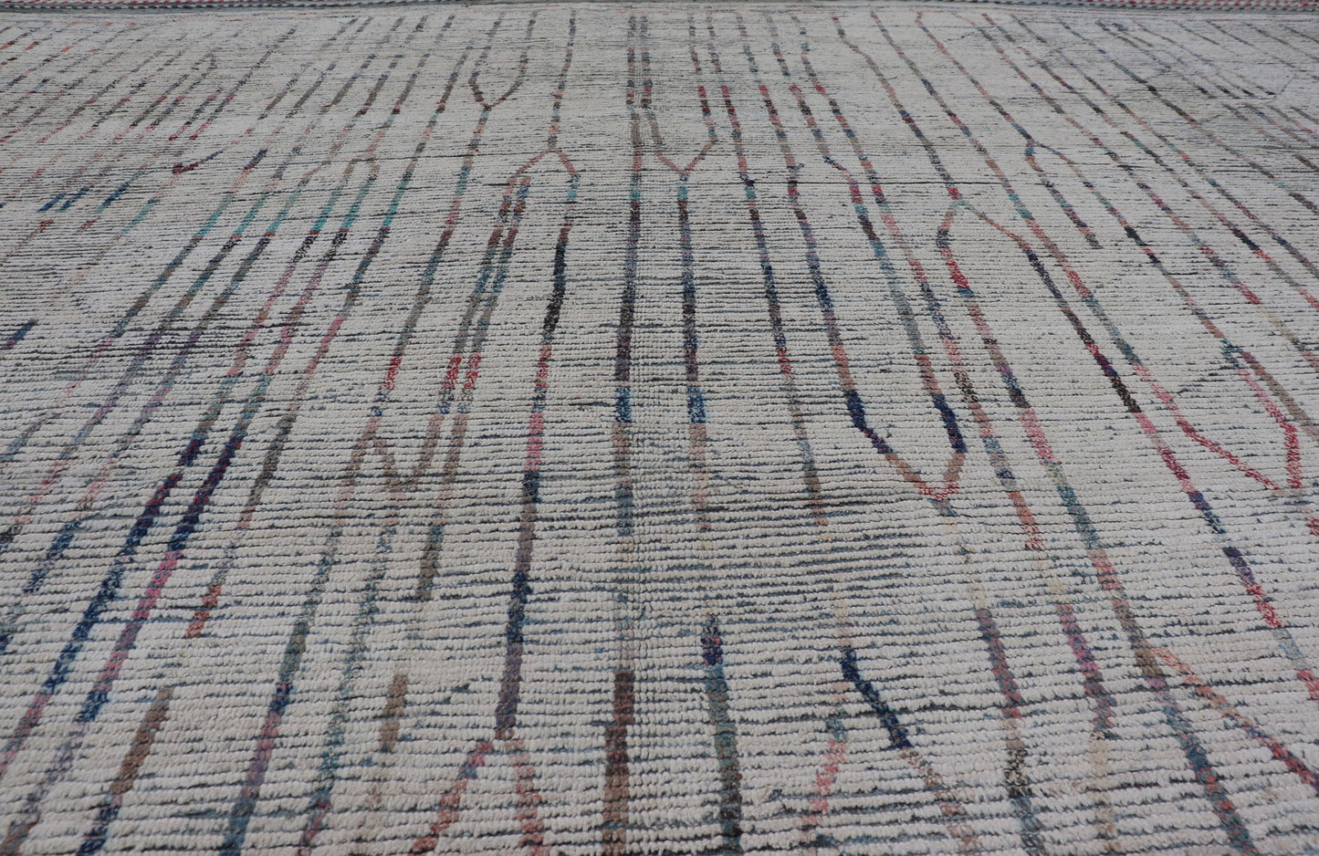 Neutral tone rug with Moroccan free - flowing tribal design with pops of color, Keivan Woven Arts / rug AFG - 36116, country of origin / type: Afghanistan / Modern Causal. The subdued design of this rug makes it perfect for modern and casual interio... - Keivan Woven ArtsAFG - 36116 - 6083 - 16784Rug