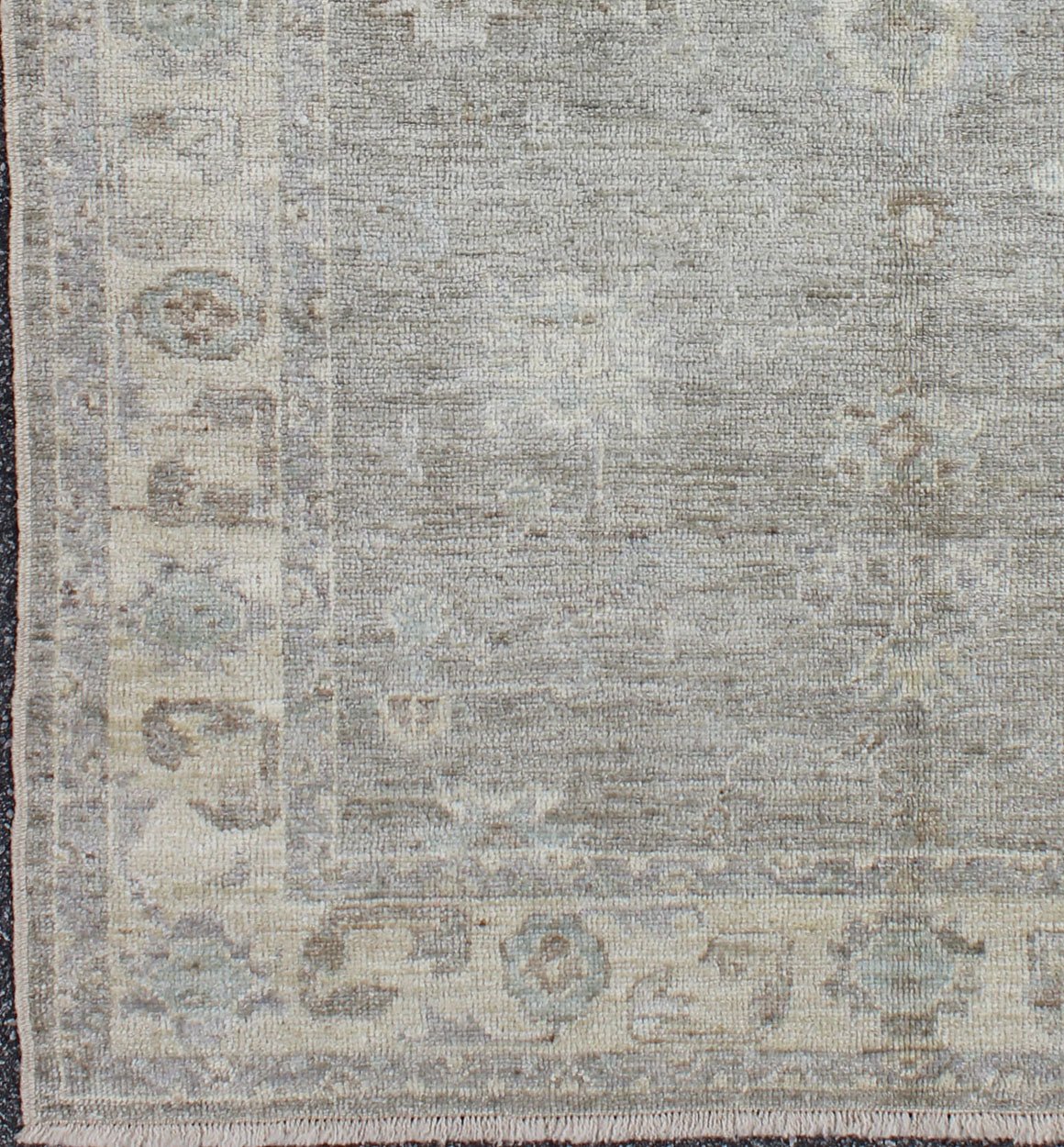 Keivan Woven Arts Angora Oushak Area Rug With Pastel Colors. Keivan Woven Arts Oushak Angora with Floral Design. Keivan Woven Arts rug AN - 122750, country of origin / type: Turkey / Angora Oushak. Measures: 5'2 x 7'6 From our Angora coll... - Keivan Woven ArtsAN - 122750 - 8639Rug