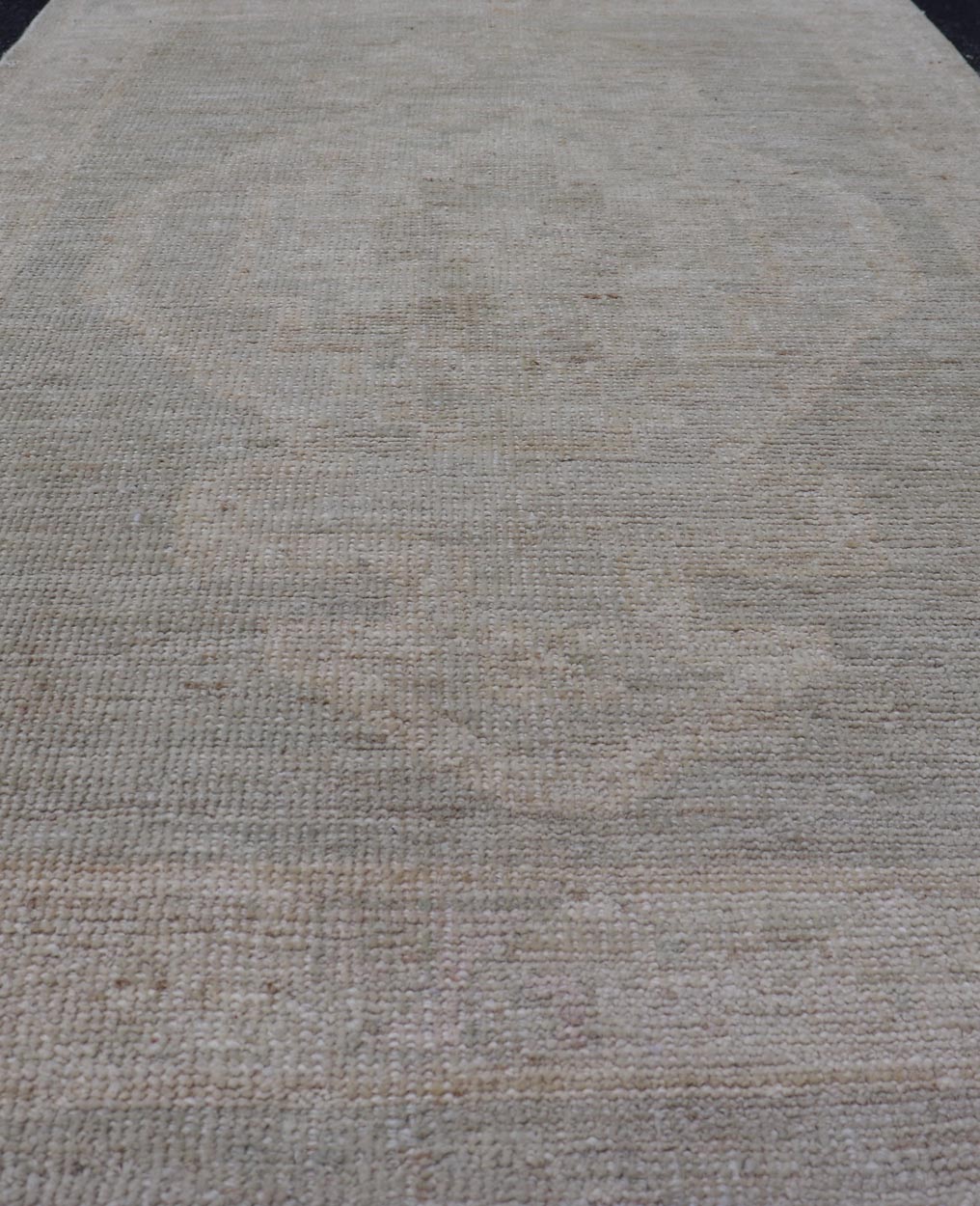 Modern Oushak with Off Gray Background with A Large Tribal Medallion in Cream. Country of Origin: Afghanistan; Type: Oushak; Design: Medallion, Tribal Medallion, All - Over; Keivan Woven Arts: rug AWR - 16772. 21st Century. Measures: 2'8 x 4'3 This... - Keivan Woven ArtsAWR - 16772 - 24444Rug