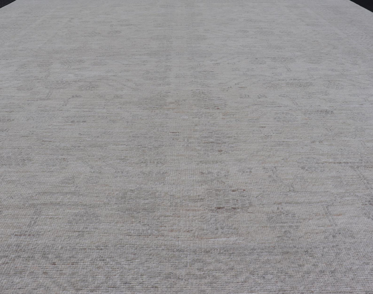 Modern All - Over Floral Khotan with Light Gray Background And Neutral Colors. Keivan Woven Arts rug AWR - 17900 Country of Origin: Afghanistan Type: Khotan Design: Floral, All - Over, Abstract Floral. Measures: 8'0 x 9'11 This Khotan was hand - knotted ... - Keivan Woven ArtsAWR - 17900 - 24922Rug