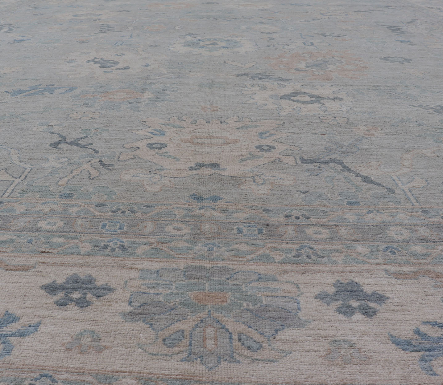 Large Modern Oushak Rug with Soft Floral Motifs on Light Gray Background Very Large Modern Afghan Oushak rug with soft floral motifs on light gray background. Keivan Woven Arts; rug AWR - 556 Country of Origin: Afghanistan Type: Oushak Design: Flo... - Keivan Woven ArtsAWR - 556 - 21331Rug
