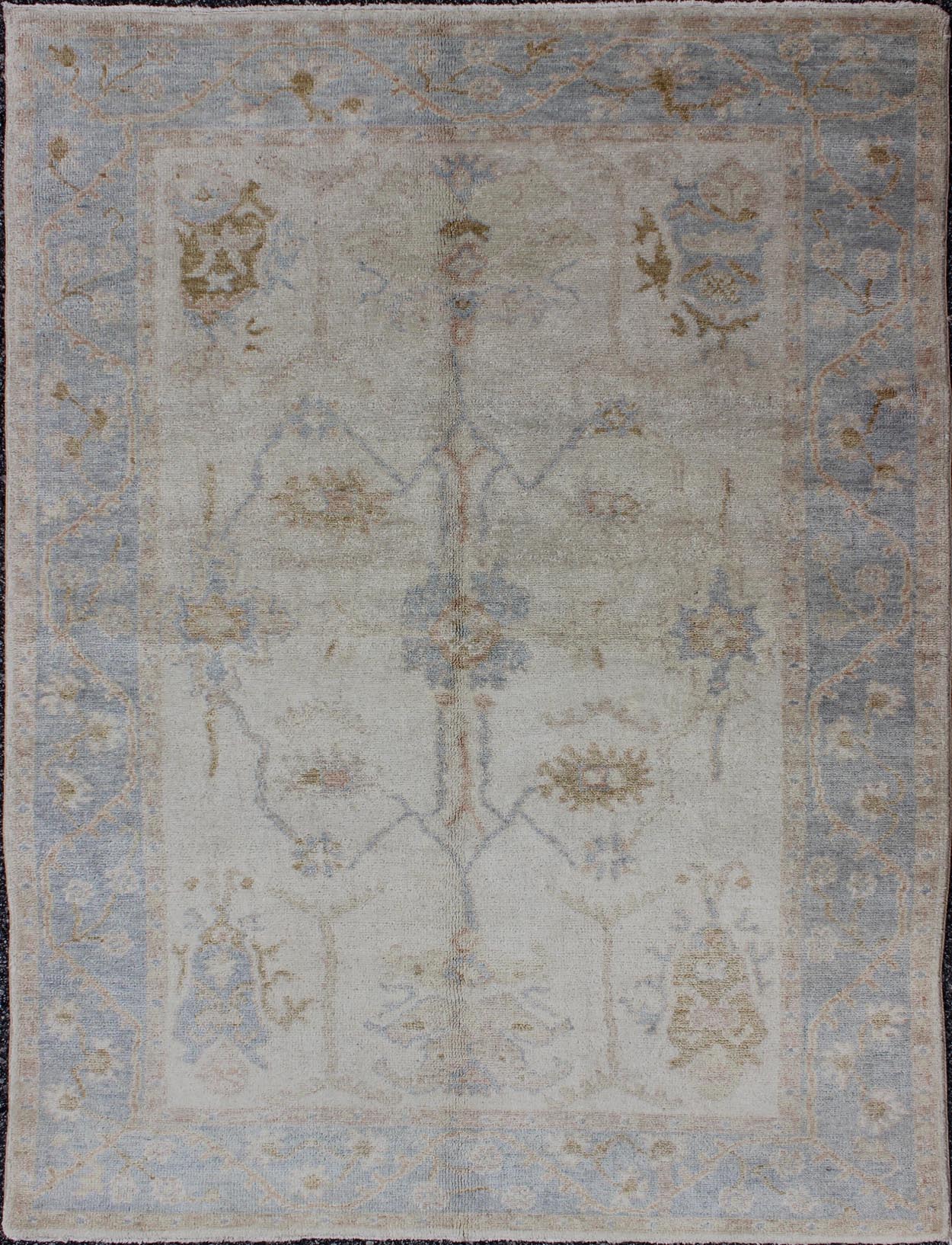 Reproduction Oushak rug with muted tones, neutral color palette and all - over flower design, rug BDH - 711189 country of origin / type: India/ Oushak This New hand knotted Oushak rug features a beautiful design rendered in muted tones. Measures:... - Keivan Woven ArtsBDH - 711189 - 5407Rug