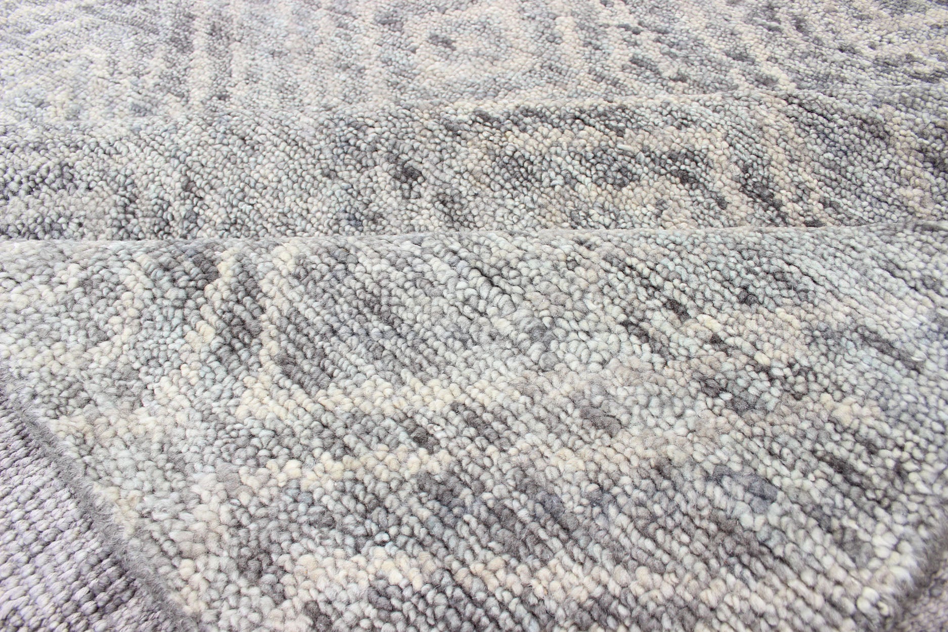 Hand - Knotted Modern Indian Area Rug in Gray - Green with Diamond Design Measures 10'0 x 13'10 Country of Origin: India; Type: Modern; Design: All - Over, Diamond, Geometric; Keivan Woven Arts; rug BDH - 762138; Oversized Hand - Knotted Diamo... - Keivan Woven ArtsBDH - 762138 - RT - 45 - 13422Rug