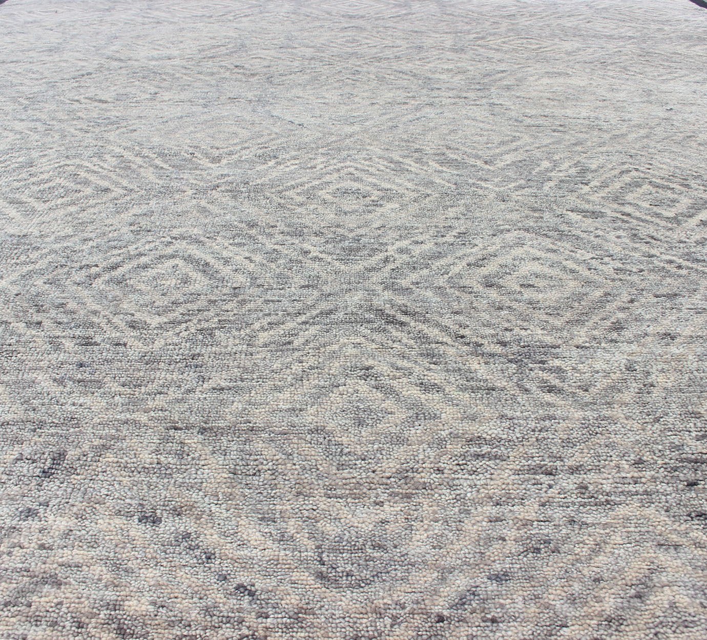 Hand - Knotted Modern Indian Area Rug in Gray - Green with Diamond Design Measures 10'0 x 13'10 Country of Origin: India; Type: Modern; Design: All - Over, Diamond, Geometric; Keivan Woven Arts; rug BDH - 762138; Oversized Hand - Knotted Diamo... - Keivan Woven ArtsBDH - 762138 - RT - 45 - 13422Rug