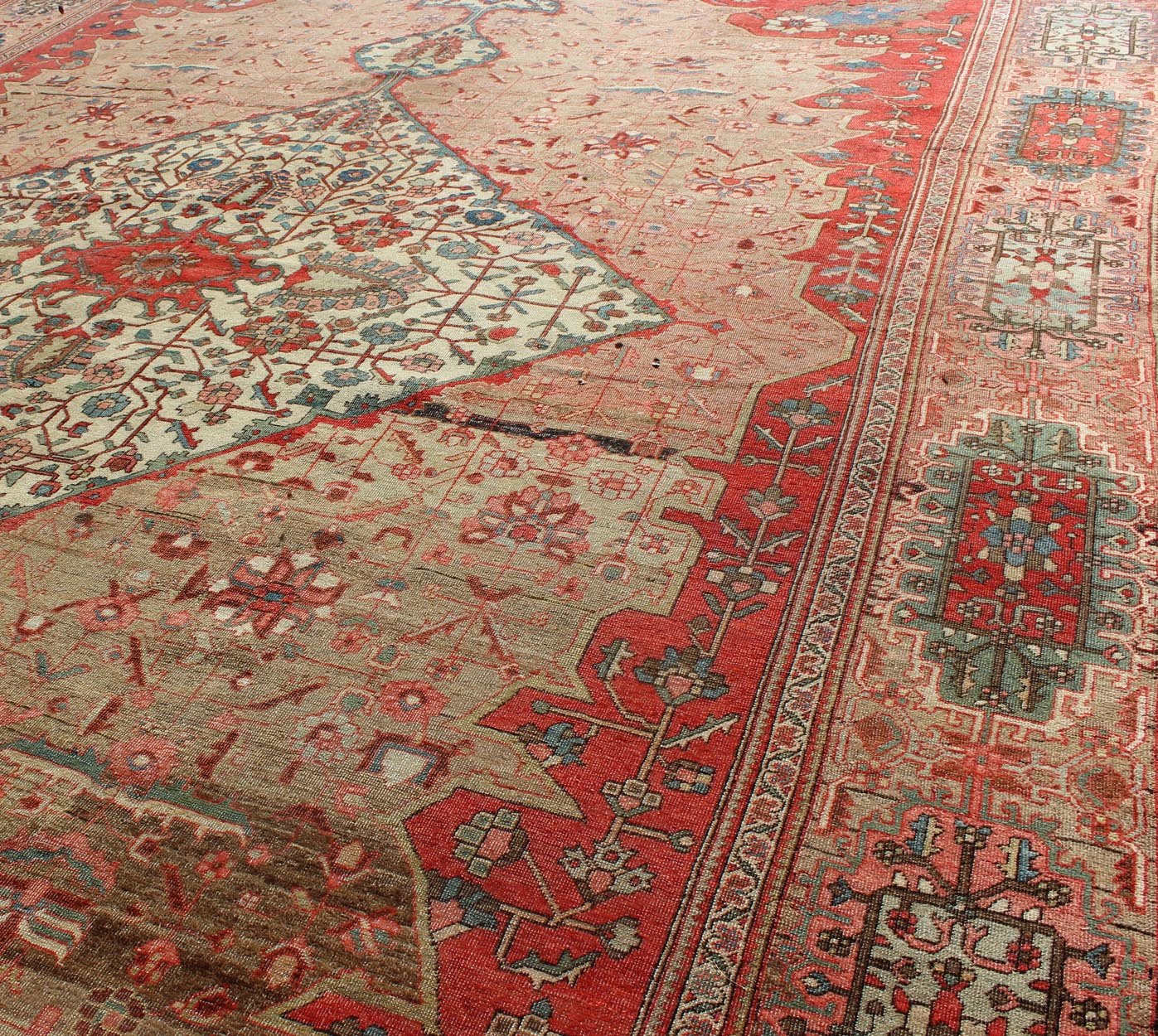 Antique Persian Feraghan Sarouk Fine Rug in variegated tones Antique Persian Sarouk Feraghan rug, Keivan Woven Arts / rug C - 0921, country of origin / type: Iran / Feraghan Sarouk, Sarouk Feraghan , circa 1890. Measures: 8'6 x 12'2 ... - Keivan Woven ArtsC - 0921 - 637Rug