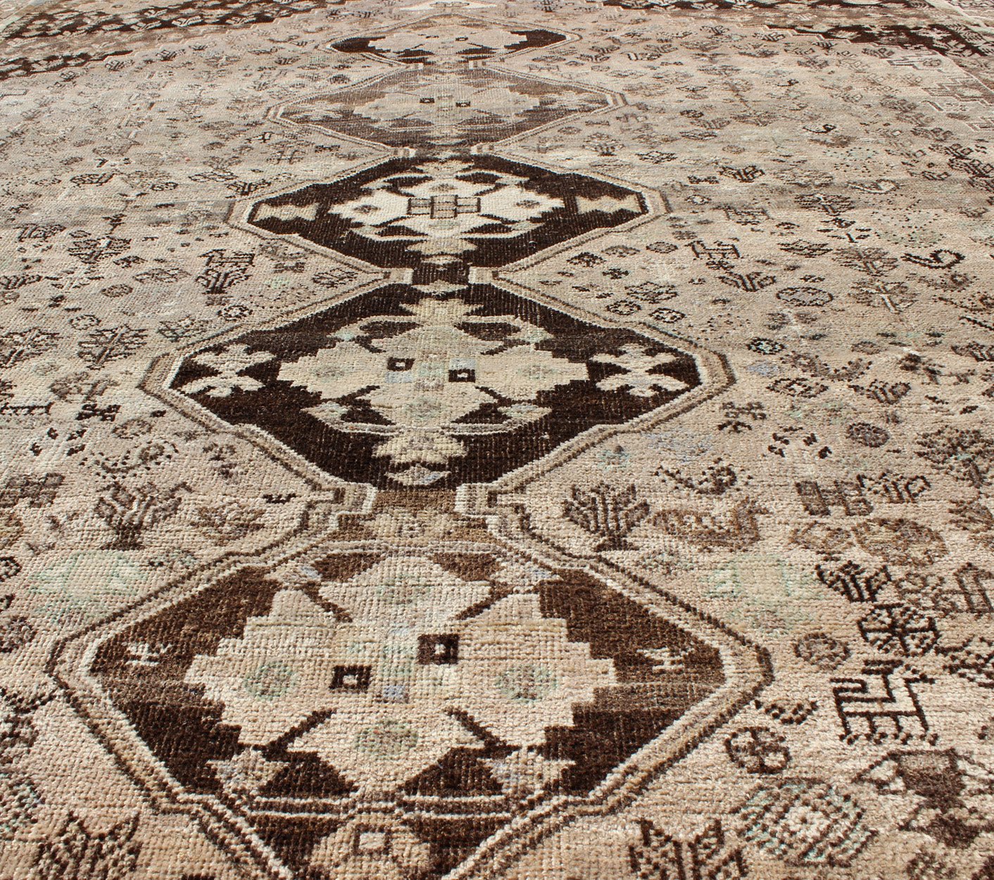 Brown/Taupe Vintage Persian Shiraz Rug with Vertical Sub - Geometric Medallions kwarugs Brown/Taupe Vintage Persian Shiraz rug with Vertical Sub - Geometric Medallions, Keivan Woven Arts / rug DSP - A342934, country of origin / type: Iran / Shiraz, ci... - Keivan Woven ArtsDSP - A342934 - 4335Rug