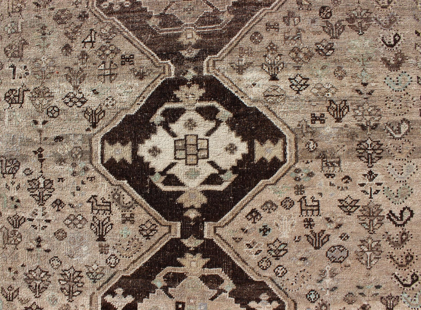Brown/Taupe Vintage Persian Shiraz Rug with Vertical Sub - Geometric Medallions kwarugs Brown/Taupe Vintage Persian Shiraz rug with Vertical Sub - Geometric Medallions, Keivan Woven Arts / rug DSP - A342934, country of origin / type: Iran / Shiraz, ci... - Keivan Woven ArtsDSP - A342934 - 4335Rug