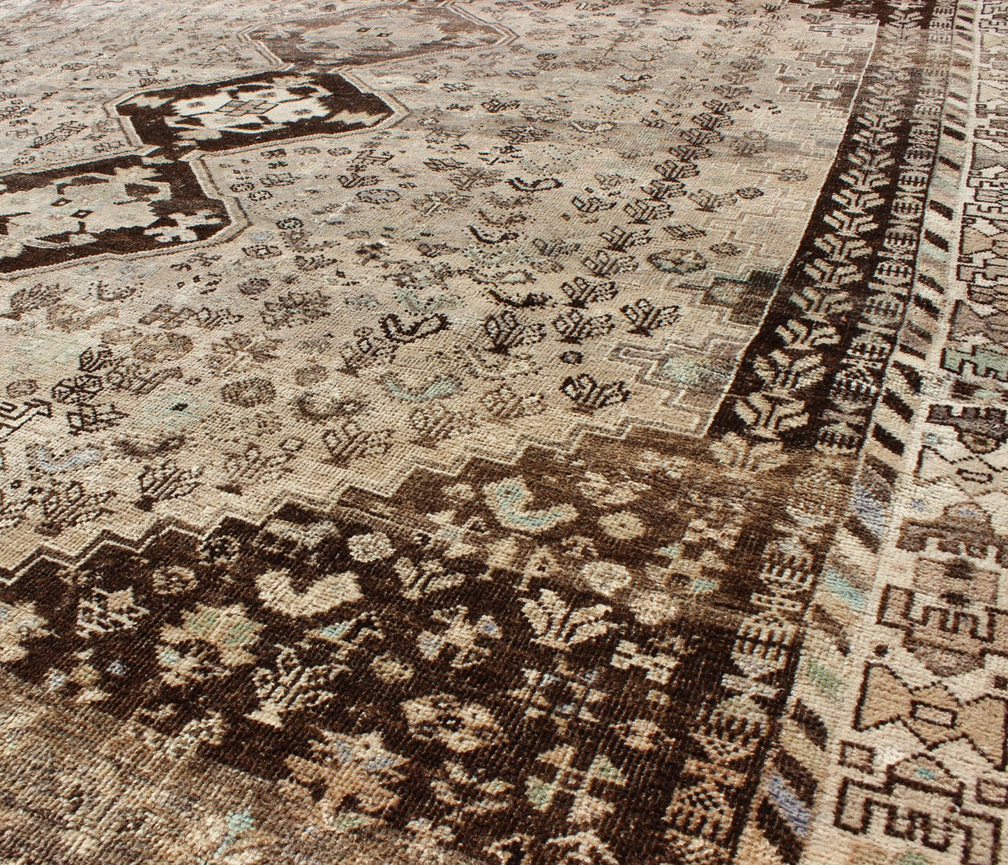 Brown/Taupe Vintage Persian Shiraz Rug with Vertical Sub - Geometric Medallions kwarugs Brown/Taupe Vintage Persian Shiraz rug with Vertical Sub - Geometric Medallions, Keivan Woven Arts / rug DSP - A342934, country of origin / type: Iran / Shiraz, ci... - Keivan Woven ArtsDSP - A342934 - 4335Rug