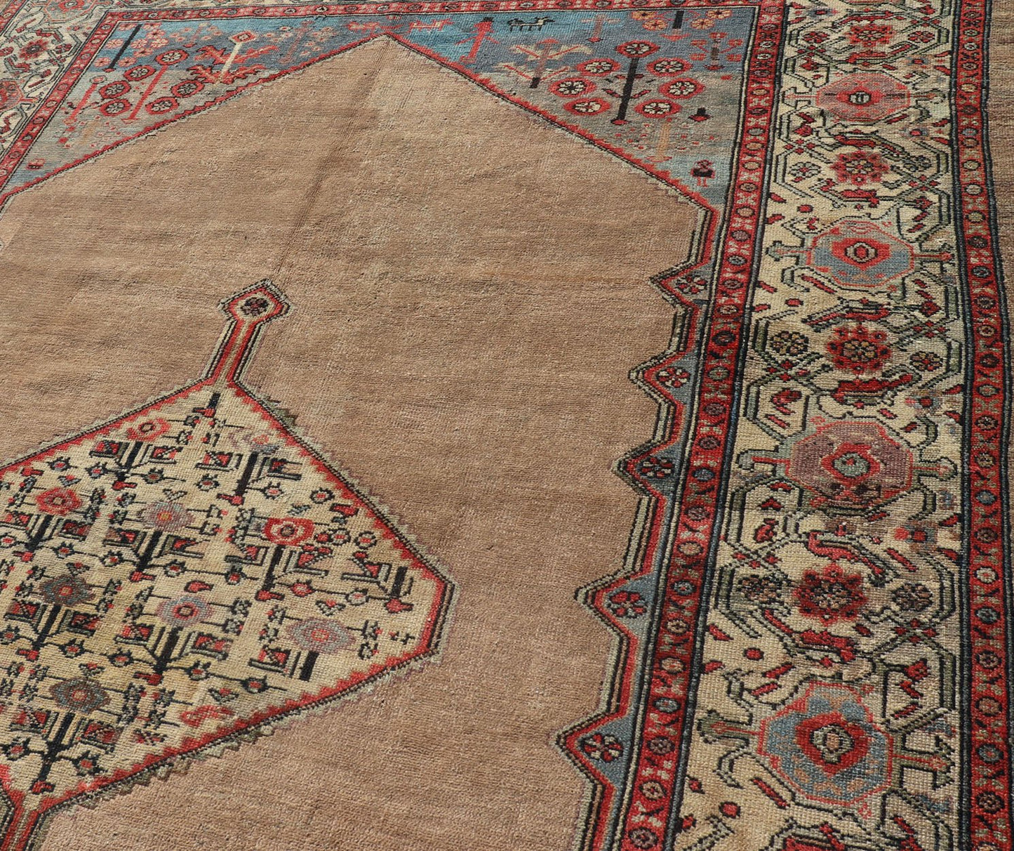 Geometric design Serab antique runner from Persia in multicolored Tones, rug EB - 200641, country of origin / type: Iran / Serab, circa 1910. This handwoven, antique Persian Serab rug features a central field imbued with an stretched medallion. A ... - Keivan Woven ArtsEB - 200641 - 12857Rug