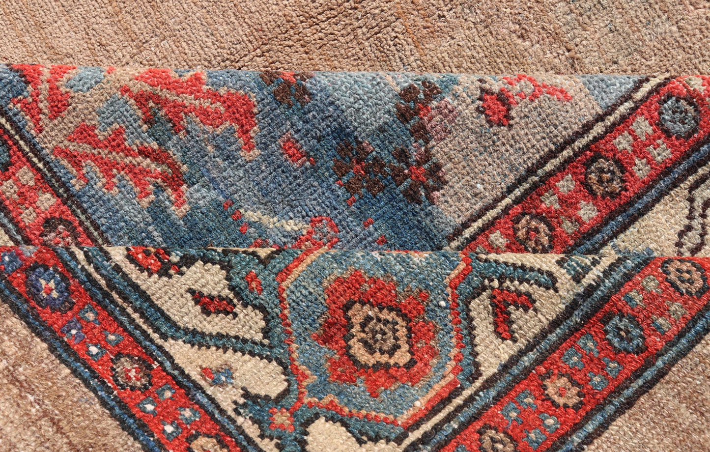 Geometric design Serab antique runner from Persia in multicolored Tones, rug EB - 200641, country of origin / type: Iran / Serab, circa 1910. This handwoven, antique Persian Serab rug features a central field imbued with an stretched medallion. A ... - Keivan Woven ArtsEB - 200641 - 12857Rug