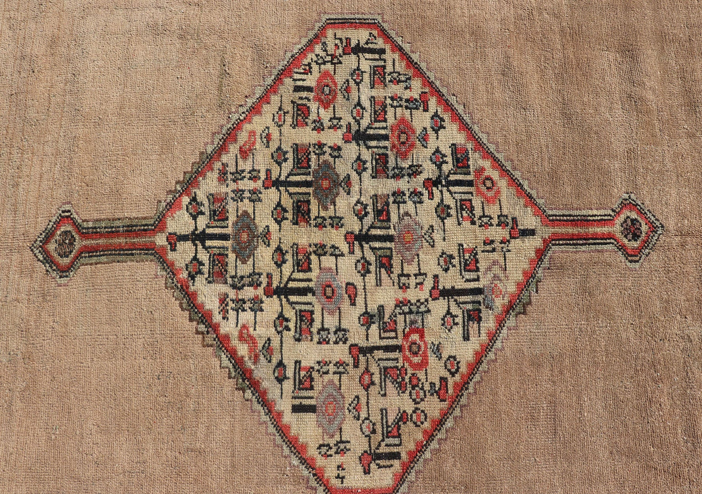 Geometric design Serab antique runner from Persia in multicolored Tones, rug EB - 200641, country of origin / type: Iran / Serab, circa 1910. This handwoven, antique Persian Serab rug features a central field imbued with an stretched medallion. A ... - Keivan Woven ArtsEB - 200641 - 12857Rug