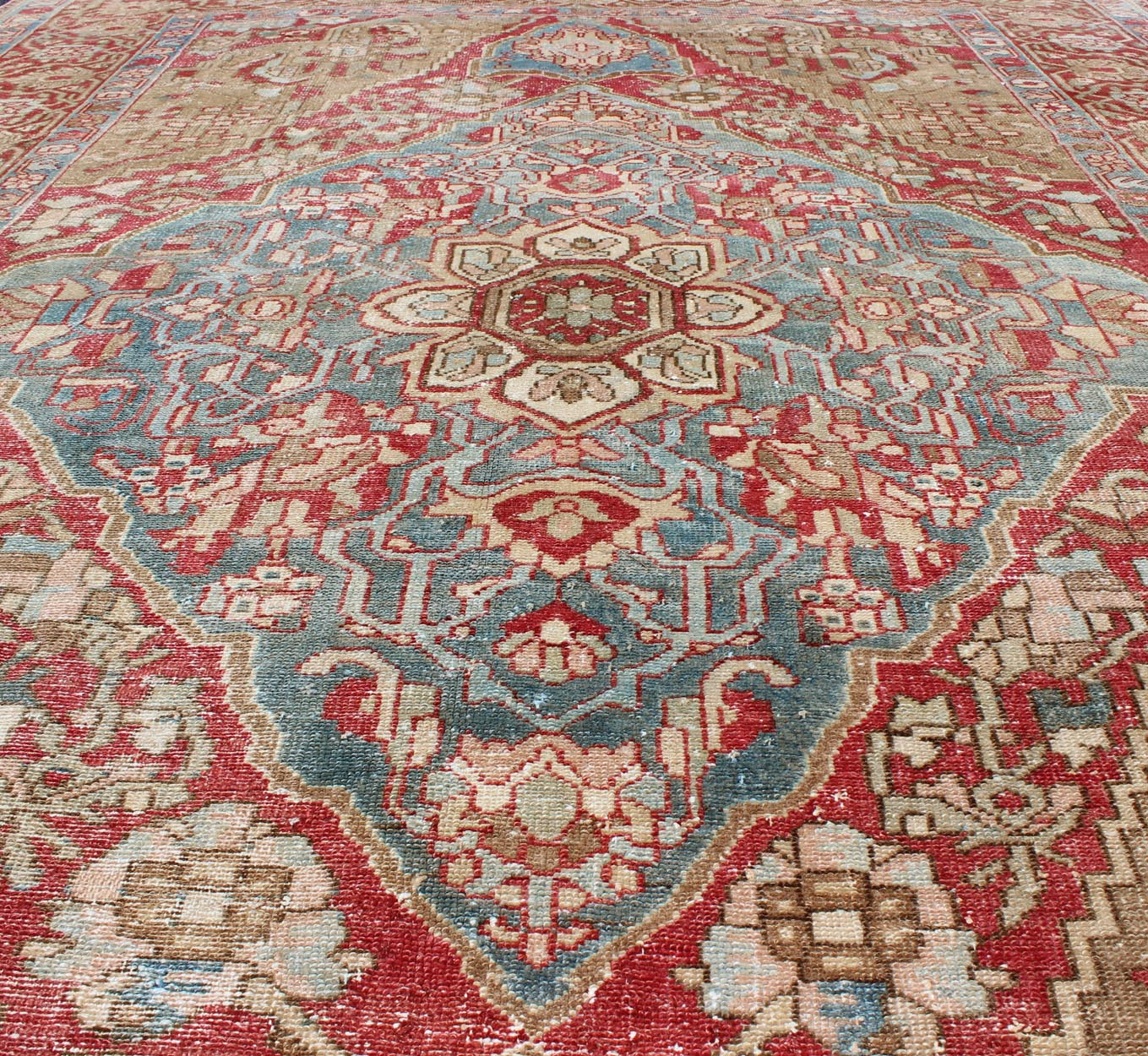 Antique Persian Bakhtiari Rug with Layered Floral Medallion Design and Motifs kwarugs Antique Persian Bakhtiari Rug With Layered Floral Medallion Design and Motifs. Keivan Woven Arts / rug EMA - 7557, country of origin / type: Iran / Bakhtiari, ci... - Keivan Woven ArtsEMA - 7557 - 9814Rug