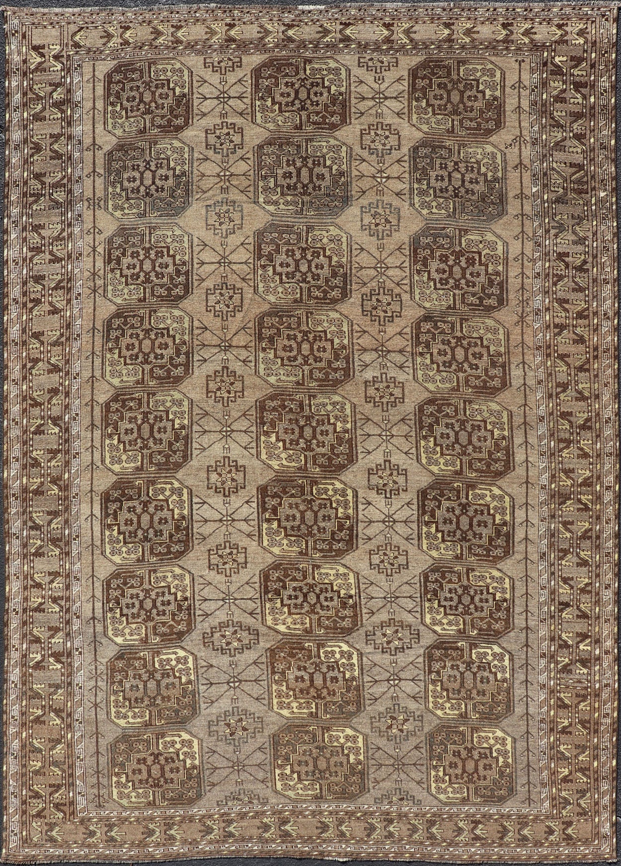 Hand - Knotted Turkomen Ersari Rug in Wool with Repeating Sub - Geometric Gul Design This Turkomen Ersari rug has been hand - knotted in the finest wool. The rug features a repeating Gul design throughout the entirety of the rug, enclosed within a co... - Keivan Woven ArtsEMB - 9649 - P13543 - 16103Rug