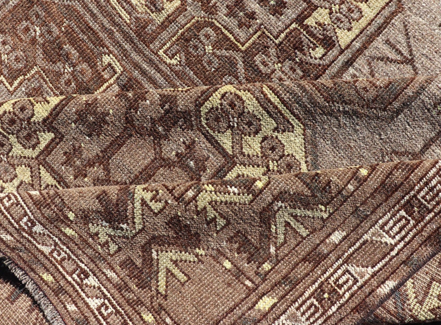 Hand - Knotted Turkomen Ersari Rug in Wool with Repeating Sub - Geometric Gul Design This Turkomen Ersari rug has been hand - knotted in the finest wool. The rug features a repeating Gul design throughout the entirety of the rug, enclosed within a co... - Keivan Woven ArtsEMB - 9649 - P13543 - 16103Rug