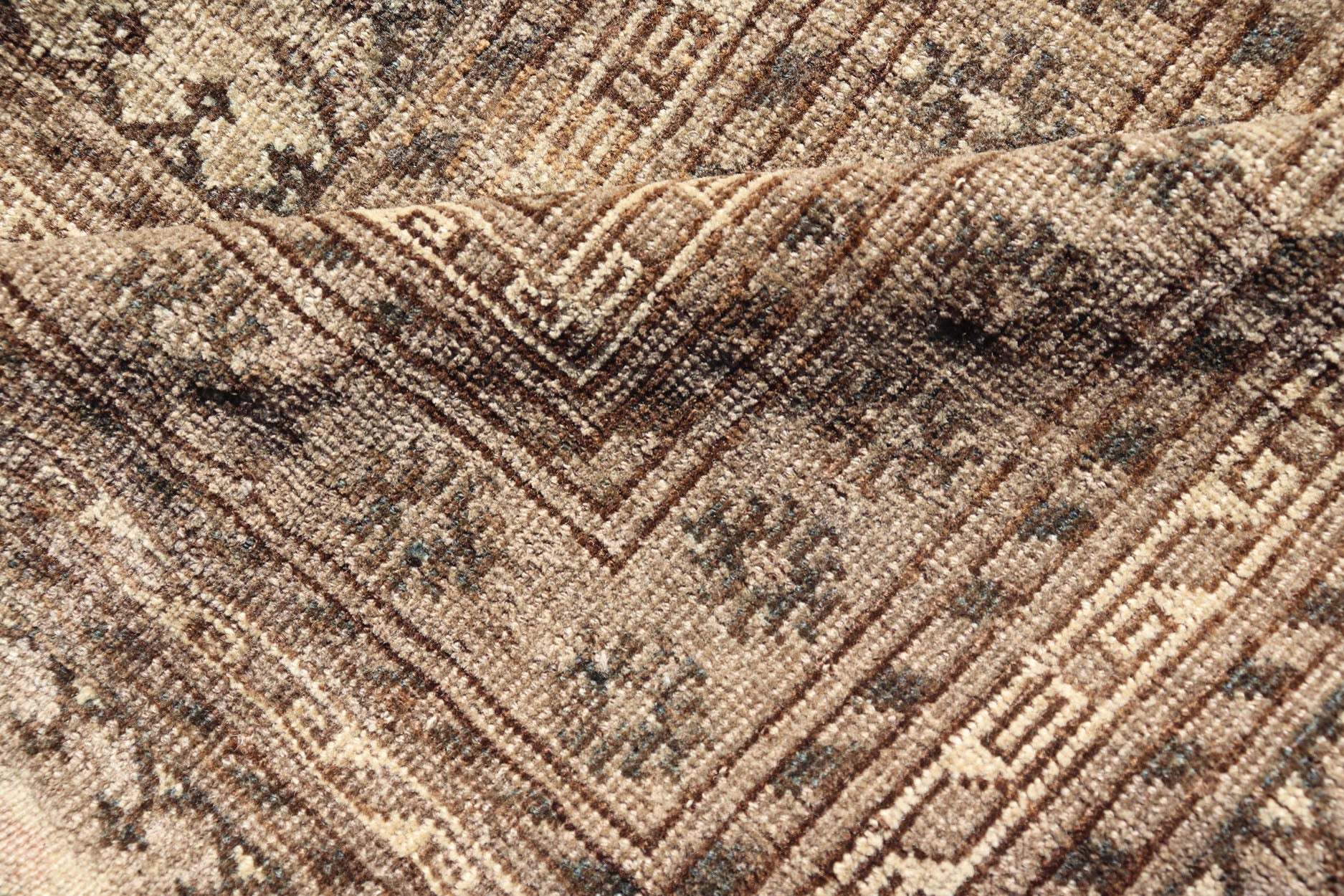 Square Sized Hand - Knotted Turkomen Ersari Rug in Wool with Repeating Gul Design This square sized Ersari rug has been hand - knotted in the finest wool. The rug features an all - over sub - geometric repeating Gul design throughout the entirety of th... - Keivan Woven ArtsEMB - 9651 - P13595 - 16115Rug