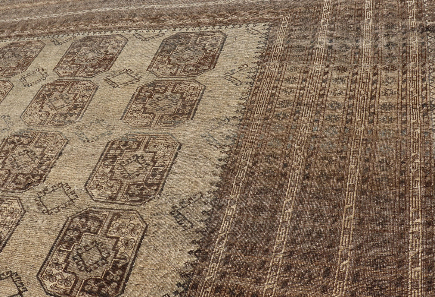 Square Sized Hand - Knotted Turkomen Ersari Rug in Wool with Repeating Gul Design This square sized Ersari rug has been hand - knotted in the finest wool. The rug features an all - over sub - geometric repeating Gul design throughout the entirety of th... - Keivan Woven ArtsEMB - 9651 - P13595 - 16115Rug