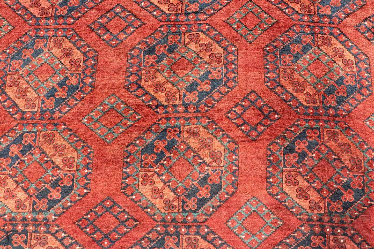 Early 20th Century Hand - Knotted Turkomen Ersari Rug in Wool with Gul Design This Ersari rug has been hand - knotted in the finest wool. The rug features a repeating Gul design throughout the entirety of the piece, enclosed within a complementary,... - Keivan Woven ArtsEMB - 9657 - P13540 - 16145Rug