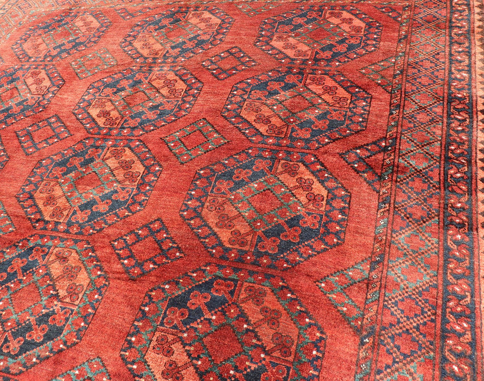 Early 20th Century Hand - Knotted Turkomen Ersari Rug in Wool with Gul Design This Ersari rug has been hand - knotted in the finest wool. The rug features a repeating Gul design throughout the entirety of the piece, enclosed within a complementary,... - Keivan Woven ArtsEMB - 9657 - P13540 - 16145Rug