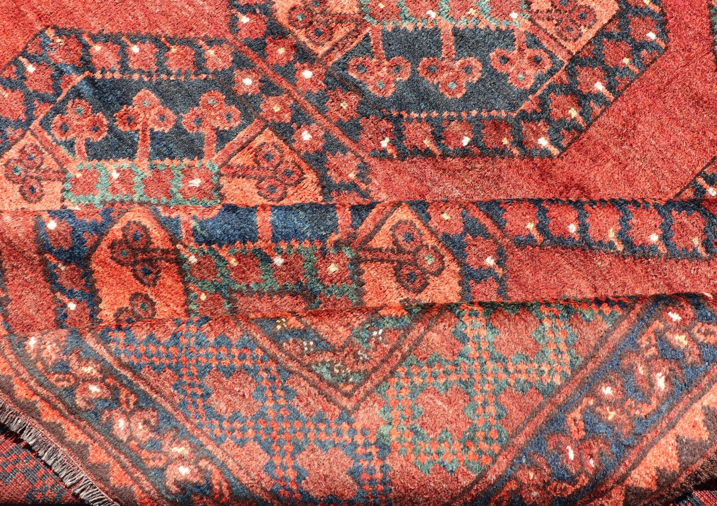 Early 20th Century Hand - Knotted Turkomen Ersari Rug in Wool with Gul Design This Ersari rug has been hand - knotted in the finest wool. The rug features a repeating Gul design throughout the entirety of the piece, enclosed within a complementary,... - Keivan Woven ArtsEMB - 9657 - P13540 - 16145Rug