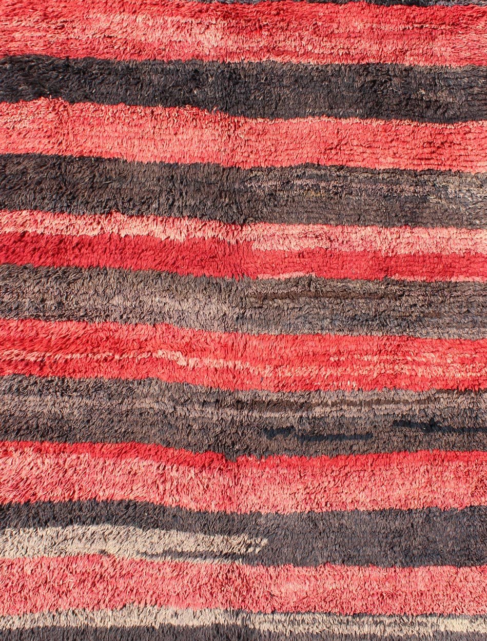 Vintage Tulu rug from Turkey in charcoal and red with stripe design, Minimalist design. Vintage Tulu rug from Turkey in charcoal and red with stripe design, Minimalist design, Keivan Woven Arts/ rug EN - 1042, country of origin / type: Turkey / Tu... - Keivan Woven ArtsEN - 1042 - 4466Rug