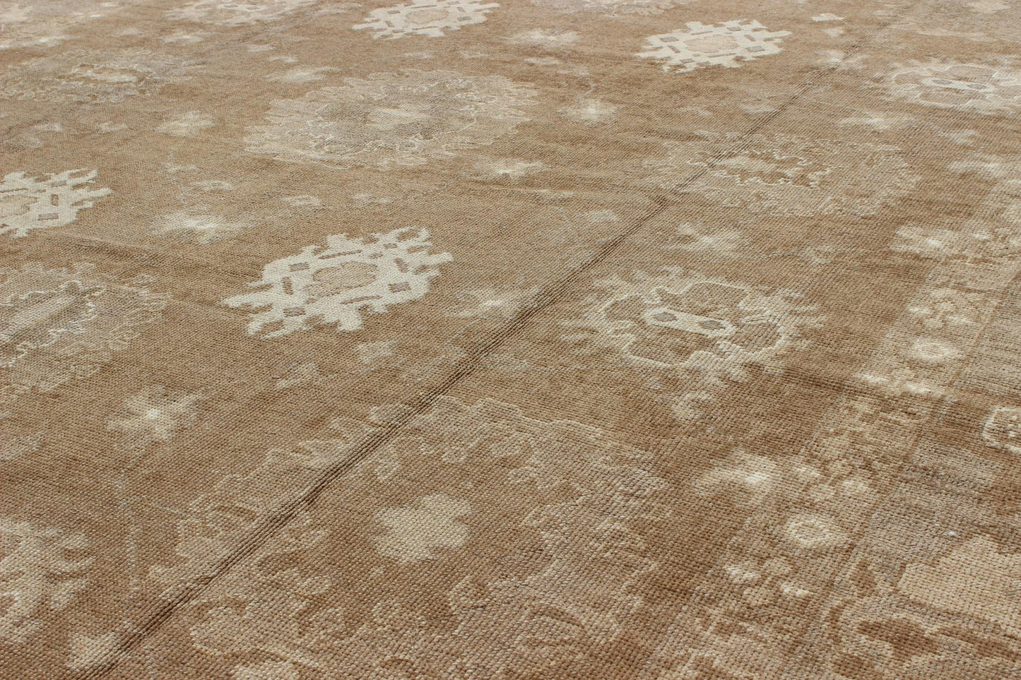 Large Vintage Turkish Rug in Light Brown Field, Taupe, Ivory and Earth Tones, Keivan Woven Arts - Vintage Turkish rug with neutral and earth tones and color palette in a large scale all - over design, rug en - 112805, country of origin / type: Turkey / O... - Keivan Woven ArtsEN - 112805 - 12972Rug