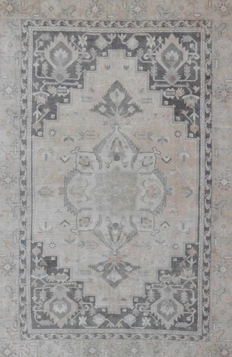Oushak Rug with Layered Medallion Design and Ornate Cornices Mid - Toned Vintage Oushak Carpet in Grays and Soft Colors, rug en - 115259, country of origin / type: Turkey / Oushak, circa 1940 This vintage mid - century Turkish Oushak displays a... - Keivan Woven ArtsEN - 115259 - 3798Rug