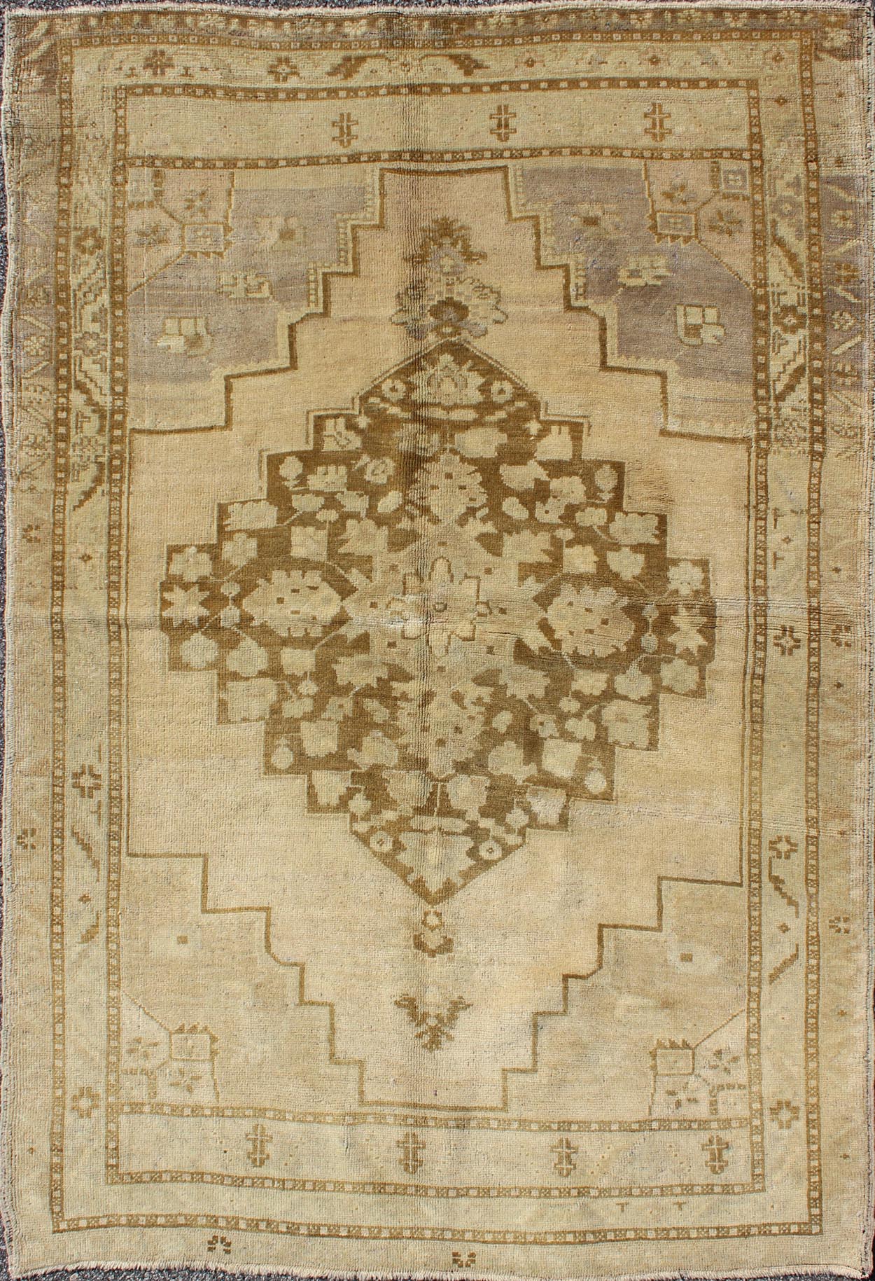 Mid 20th Century Vintage Turkish Oushak Rug With Geometric Patterns - Keivan Woven ArtsEN - 115823