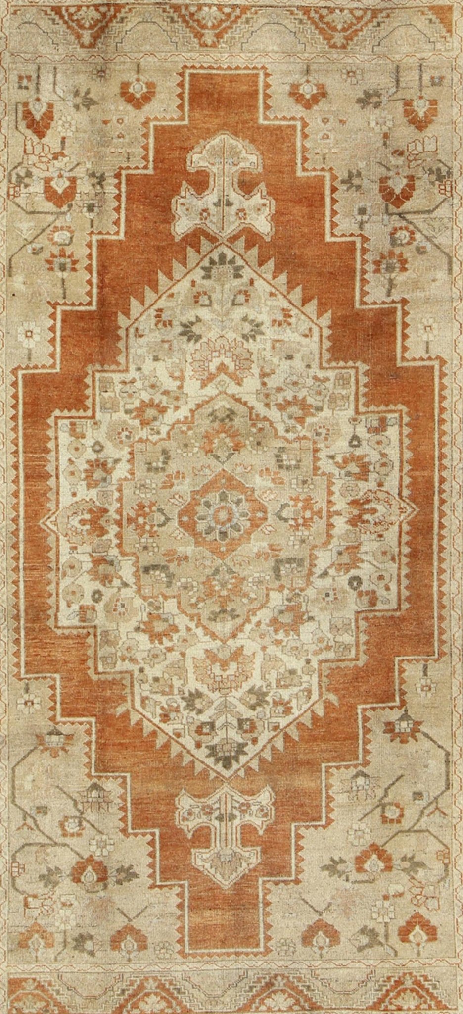 Vintage Turkish Oushak Rug This beautiful Turkish Oushak rug, handwoven in Turkey, beautifully integrates neutral compositions. This rug features an exquisite geometric design with a large central medallion. The green, wide border surrounds the ... - Keivan Woven ArtsEN - 123477 - 3810Rug