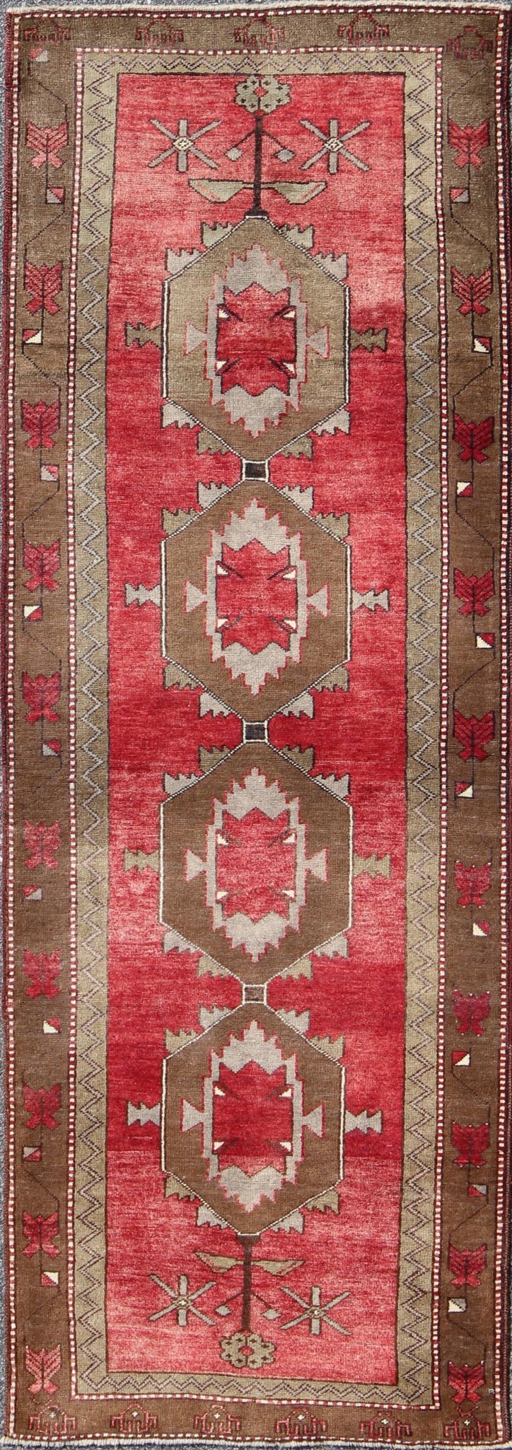 Keivan Woven Arts, En - 123932, 1940s Vintage Turkish Oushak Gallery This hand - knotted vintage Turkish Oushak runner (circa 1930) features a unique blend of colors and an intricately beautiful design. The central field consists of a vertical line of ... - Keivan Woven ArtsEN - 123932 - 6350Rug