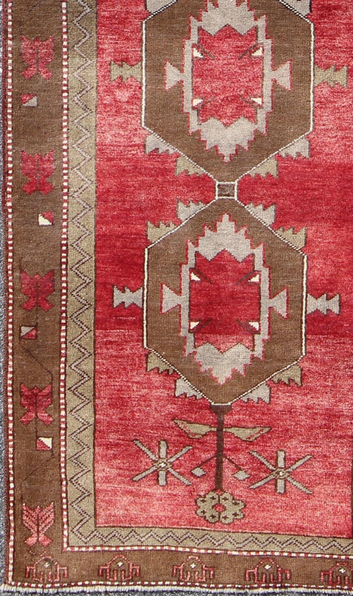 Keivan Woven Arts, En - 123932, 1940s Vintage Turkish Oushak Gallery This hand - knotted vintage Turkish Oushak runner (circa 1930) features a unique blend of colors and an intricately beautiful design. The central field consists of a vertical line of ... - Keivan Woven ArtsEN - 123932 - 6350Rug