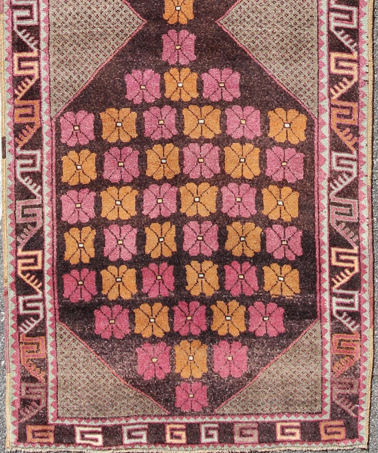 Medallion vintage Turkish oushak runner in chocolate brown, orange and pink, rug en - 123947, country of origin / type: Turkey / Oushak, circa 1940. This beautiful vintage Oushak runner from mid - 20th century Turkey features a Classic Oushak design... - Keivan Woven ArtsEN - 123947 - 5538Rug