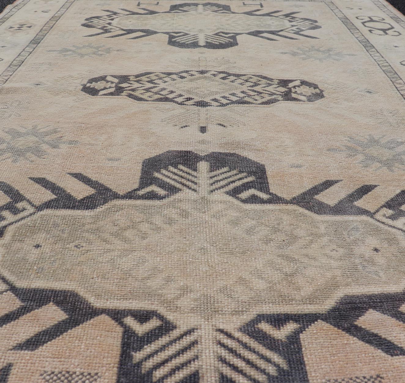 Vintage Oushak Rug from Turkey with Navy Blue and Floral Medallion's. Keivan Woven Arts / rug/EN - 13264, country of origin / type: Turkey / Oushak, circa 1950. Measures: 4'7 x 7'0 This vintage Turkish Oushak rug features a faint, etched medallion... - Keivan Woven ArtsEN - 13264 - 23096Rug