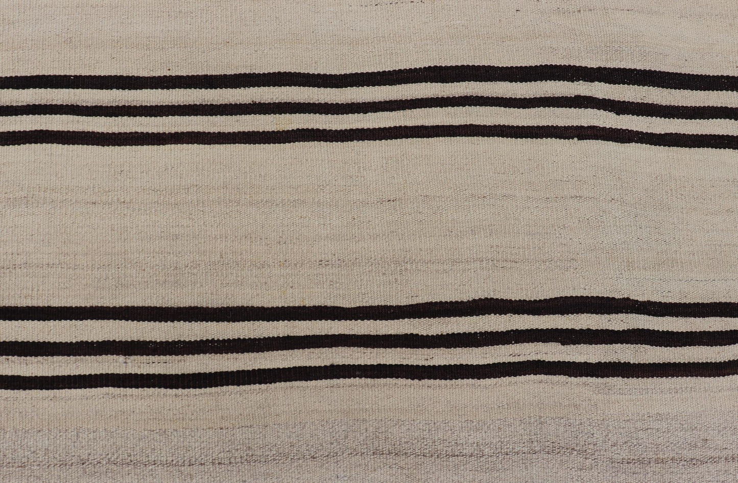 Vintage Flat Weave Turkish Kilim with Stripes in Ivory and Brown. Keivan Woven Arts / rug EN - 13467, country of origin / type: Turkey / Kilim, circa Mid - 20th Century. Measures: 4'5 x 6'5 This vintage flat - woven Kilim features a Minimalist design ... - Keivan Woven ArtsEN - 13467 - 23900Rug