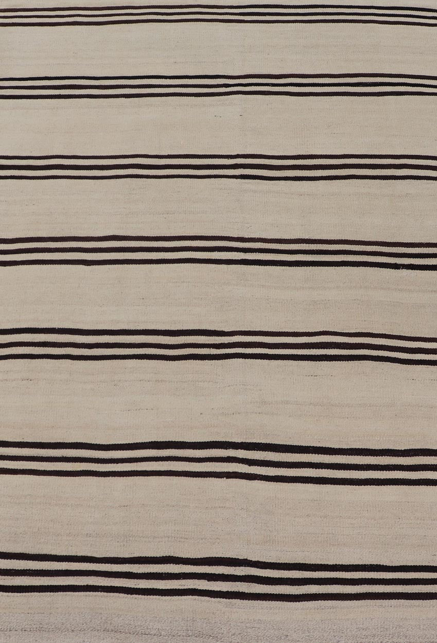 Vintage Flat Weave Turkish Kilim with Stripes in Ivory and Brown. Keivan Woven Arts / rug EN - 13467, country of origin / type: Turkey / Kilim, circa Mid - 20th Century. Measures: 4'5 x 6'5 This vintage flat - woven Kilim features a Minimalist design ... - Keivan Woven ArtsEN - 13467 - 23900Rug